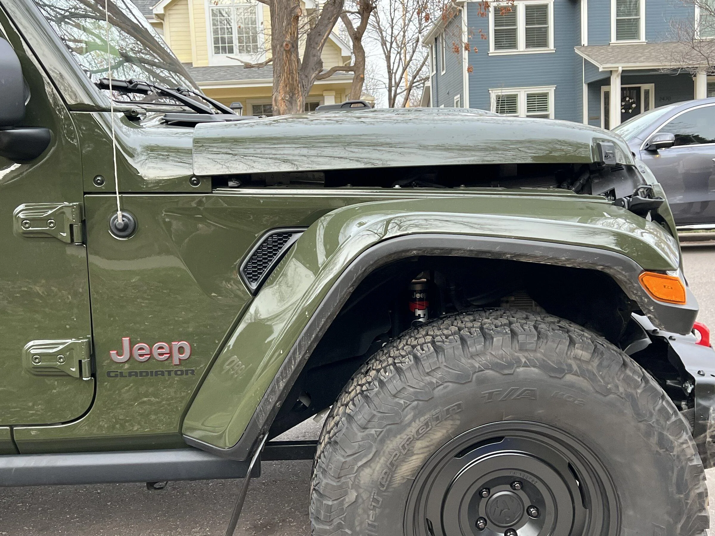 Jeep Gladiator Lady ran a red light 87612799-3C3D-47FB-A8CD-40C4E000B028