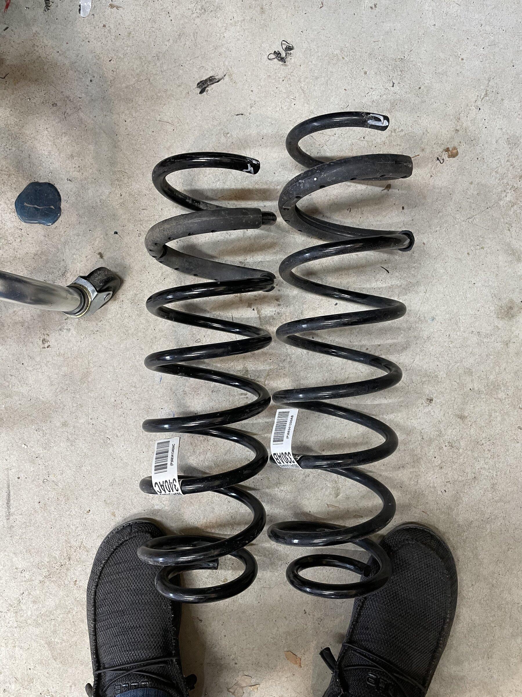 Jeep Gladiator Rubicon Take-Off Springs Shorter than Overland 3DDAAC0D-FA85-434C-BD85-EE35B2C65950
