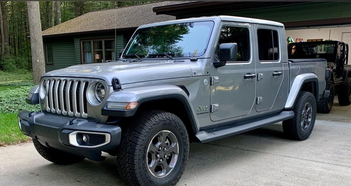 Jeep Gladiator 2020 Jeep Gladiator - Silver.  Pretty much fully loaded.  15,000 miles.  $49,900 IMG-3766