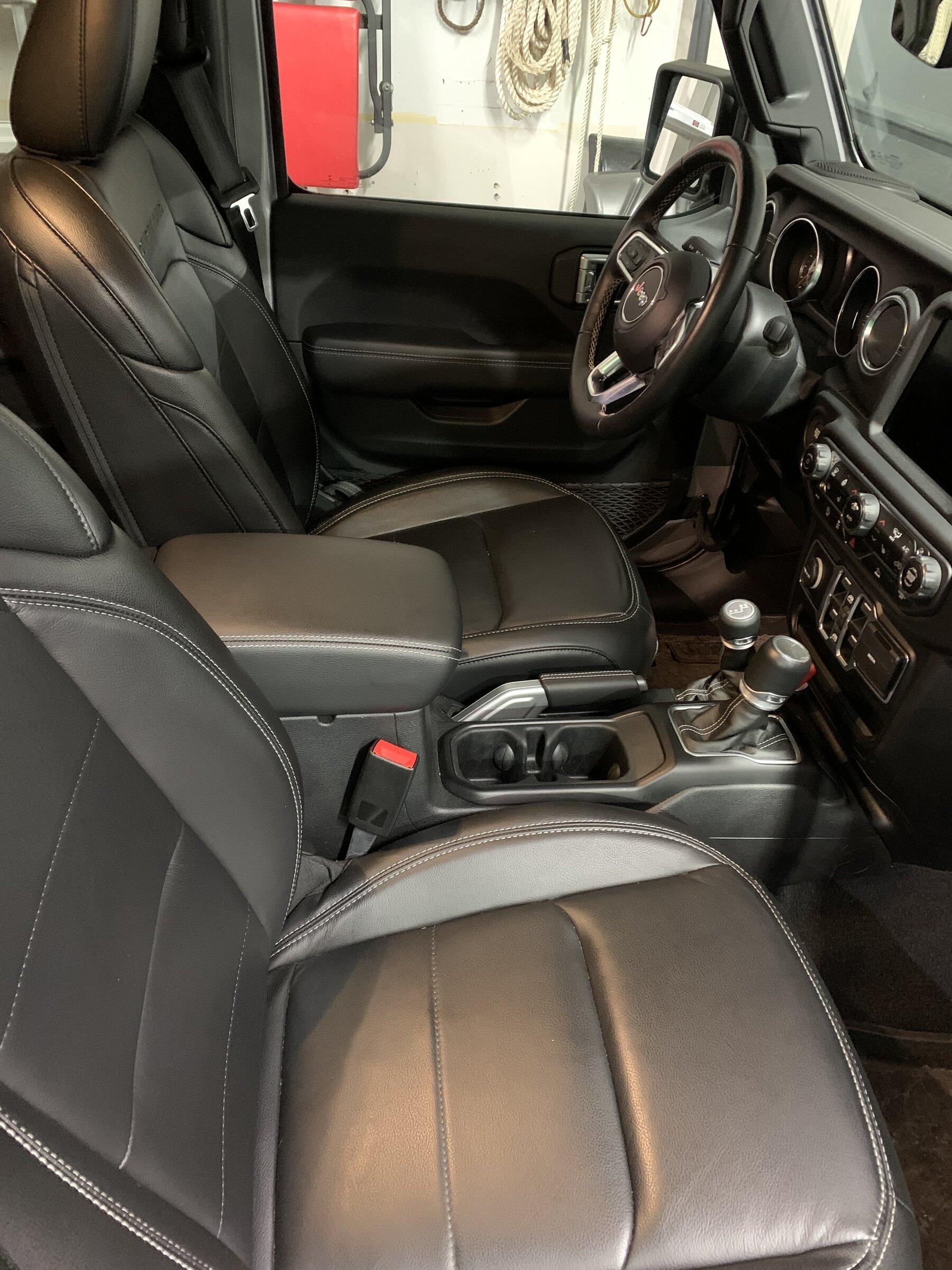 Jeep Gladiator 2020 Jeep Gladiator - Silver.  Pretty much fully loaded.  15,000 miles.  $49,900 IMG-3768