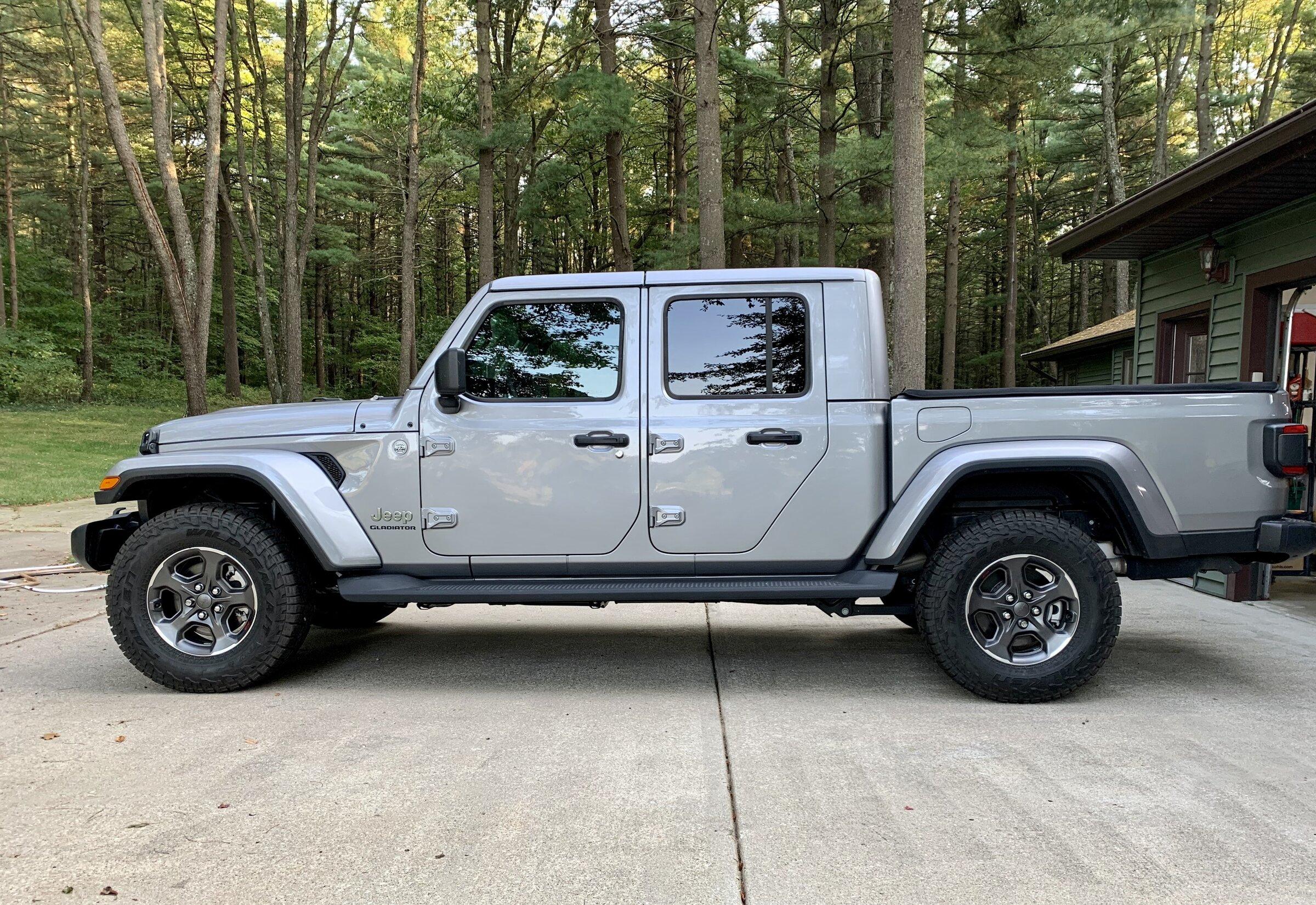 Jeep Gladiator 2020 Jeep Gladiator - Silver.  Pretty much fully loaded.  15,000 miles.  $49,900 IMG-2061
