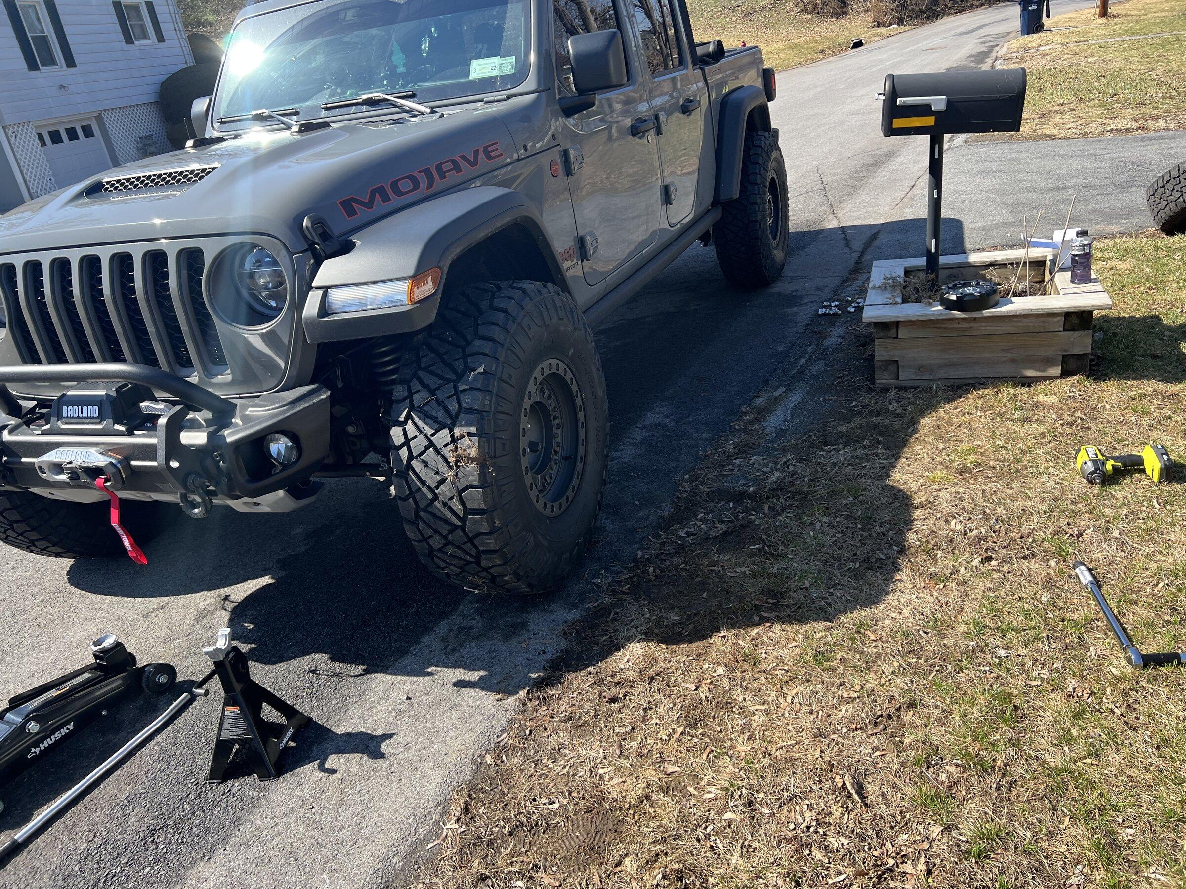 Jeep Gladiator Jeeps Parking Next To Jeeps 34AB5D51-1DED-443C-9EA9-E27E6B3DB2DF