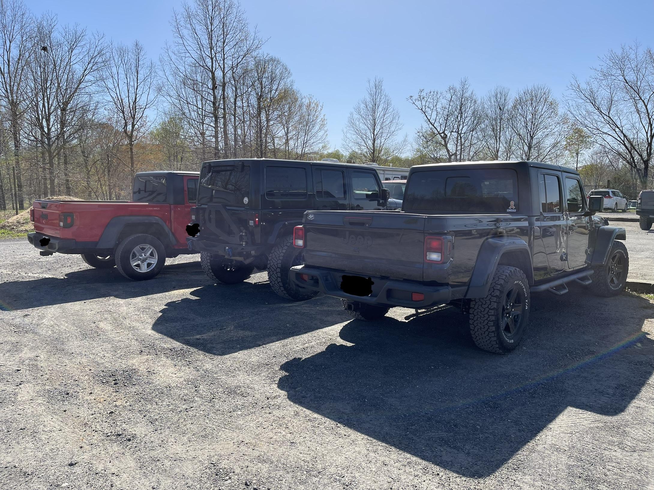 Jeep Gladiator Jeeps Parking Next To Jeeps B61A0508-A6EA-424C-AB20-411F59D1D1A5