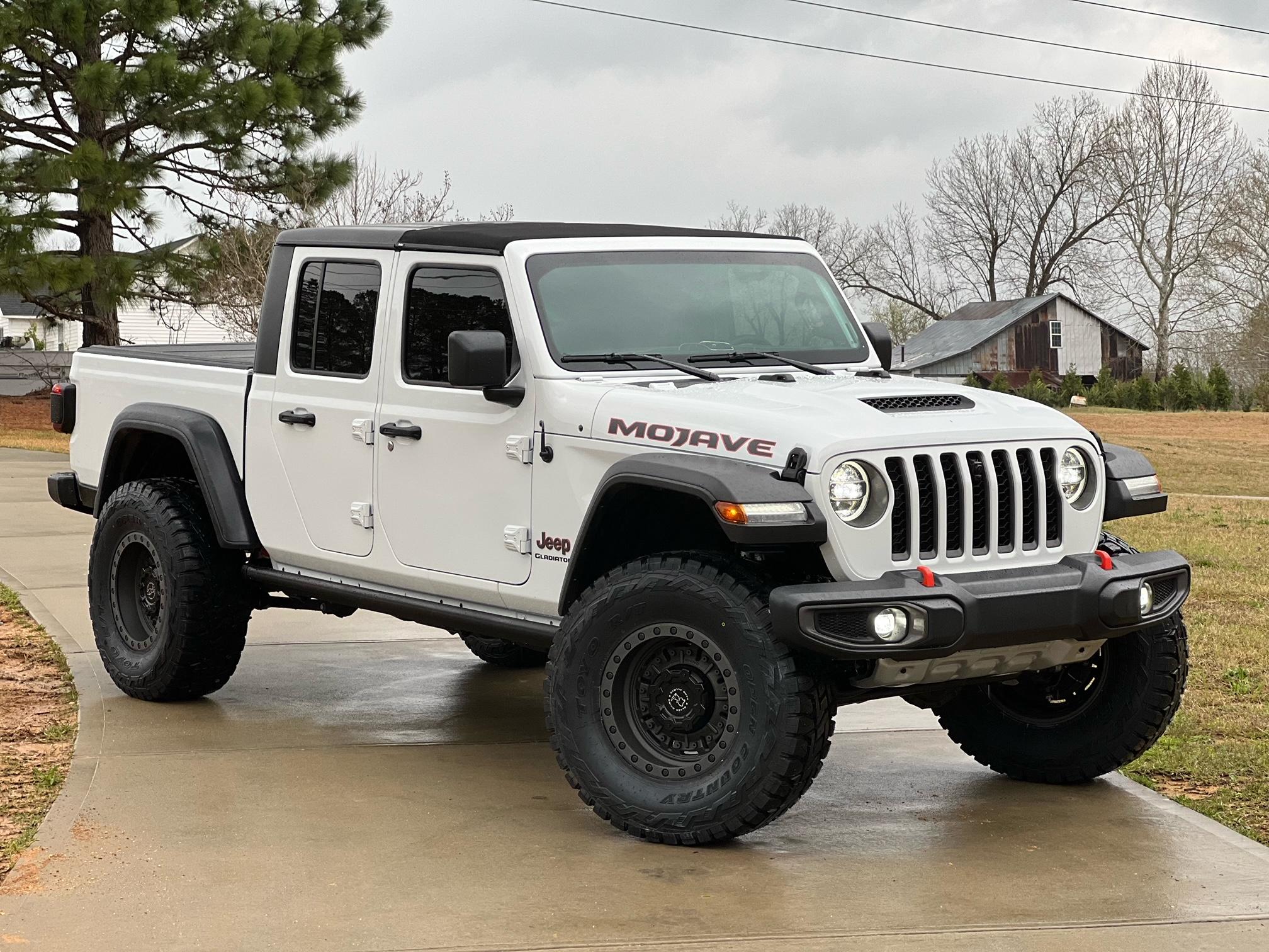 Jeep Gladiator Stock Mojave w/ 37s Thread image0