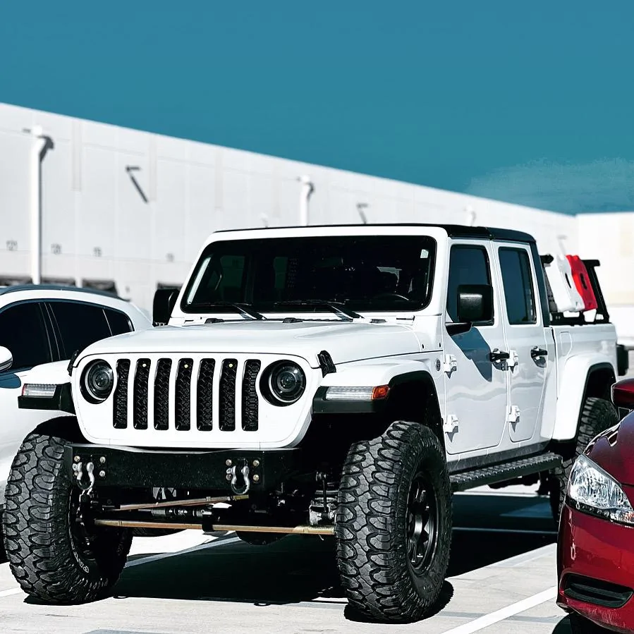Jeep Gladiator BRIGHT WHITE Gladiator JT Club 094F8F0F-8A2D-4350-87C2-79DDDB3D634D