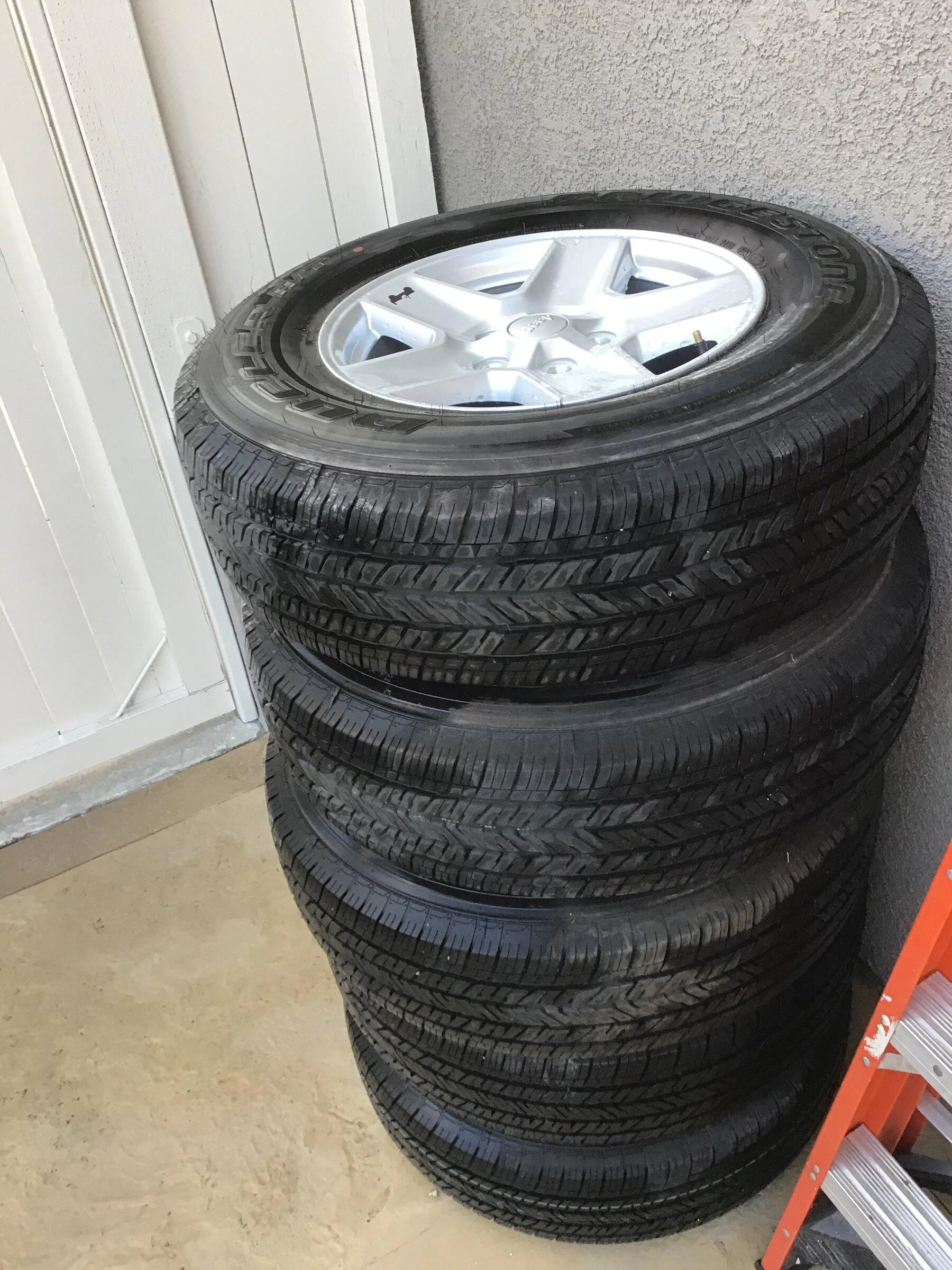 Jeep Gladiator Free Stock Silver Rims and Tires 9D8278A1-62EF-43C0-BDEA-9B33C8852719