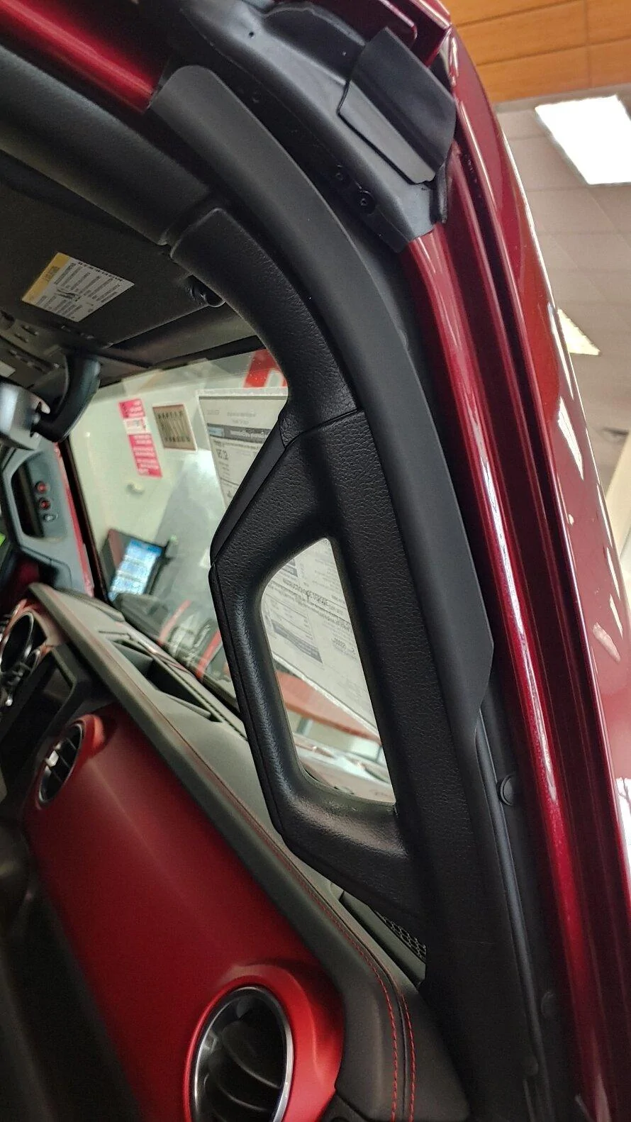 Jeep Gladiator Windshield door seals. 2021 has them. 20220405_101436_HDR