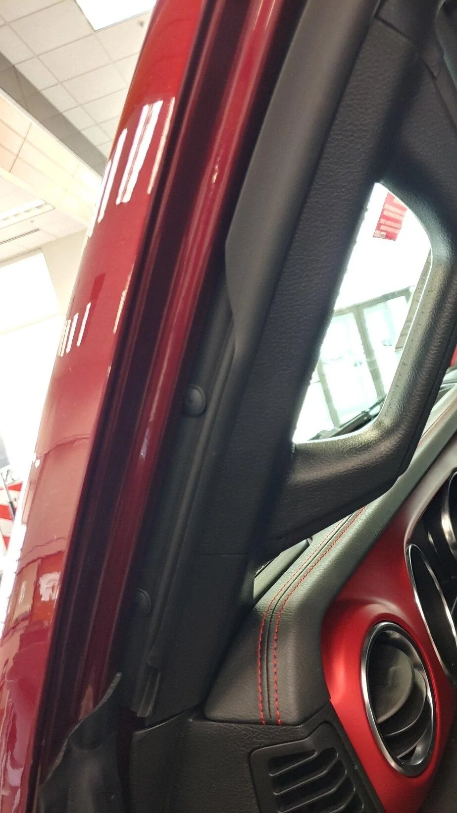 Jeep Gladiator Windshield door seals. 2021 has them. 20220405_101340_HDR