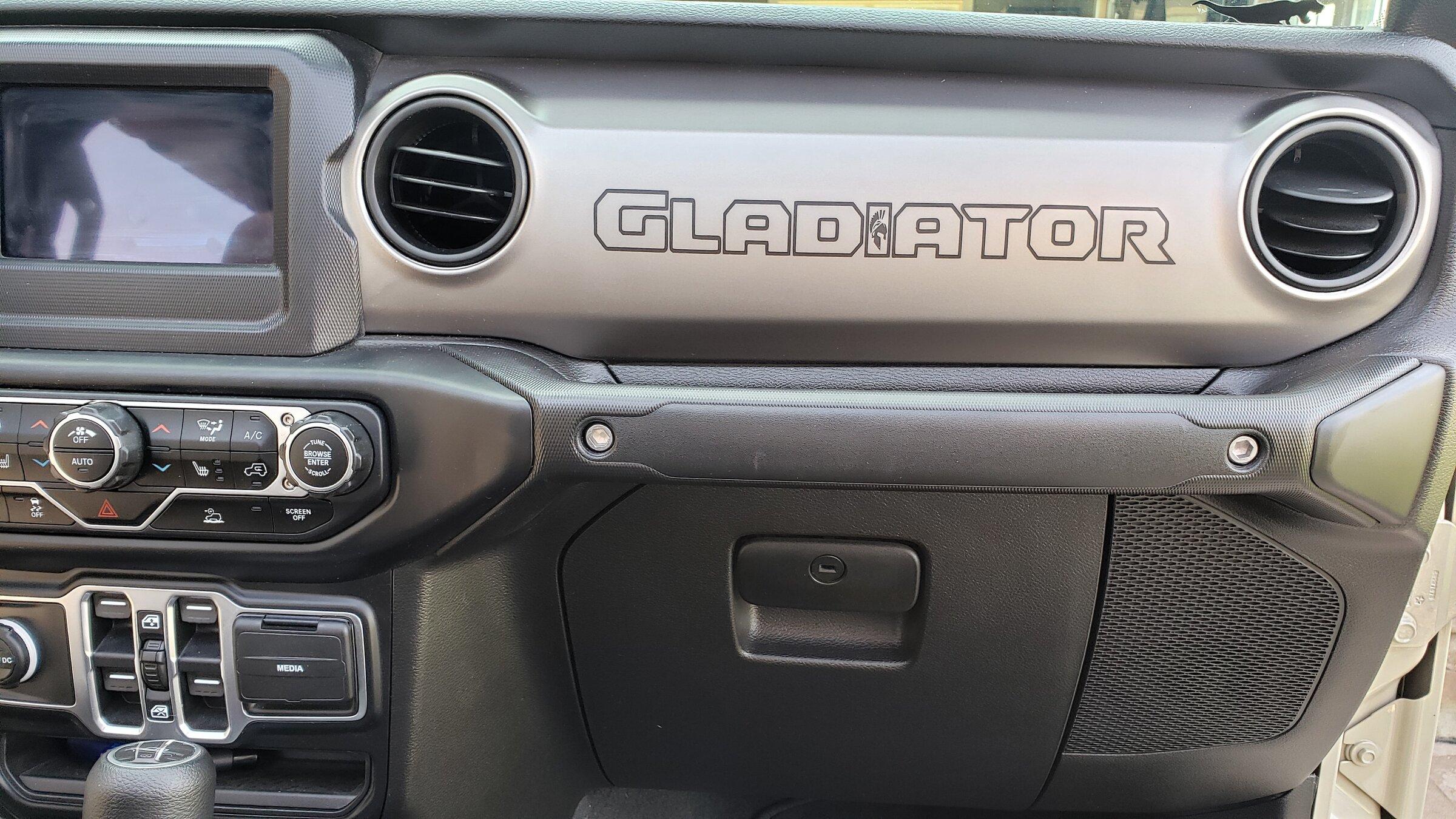 Jeep Gladiator What are people doing with the big blank dash area in front of the passenger? 20200924_145340