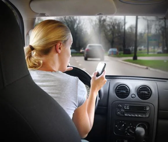 Jeep Gladiator Lady ran a red light figs_distracted-580x490