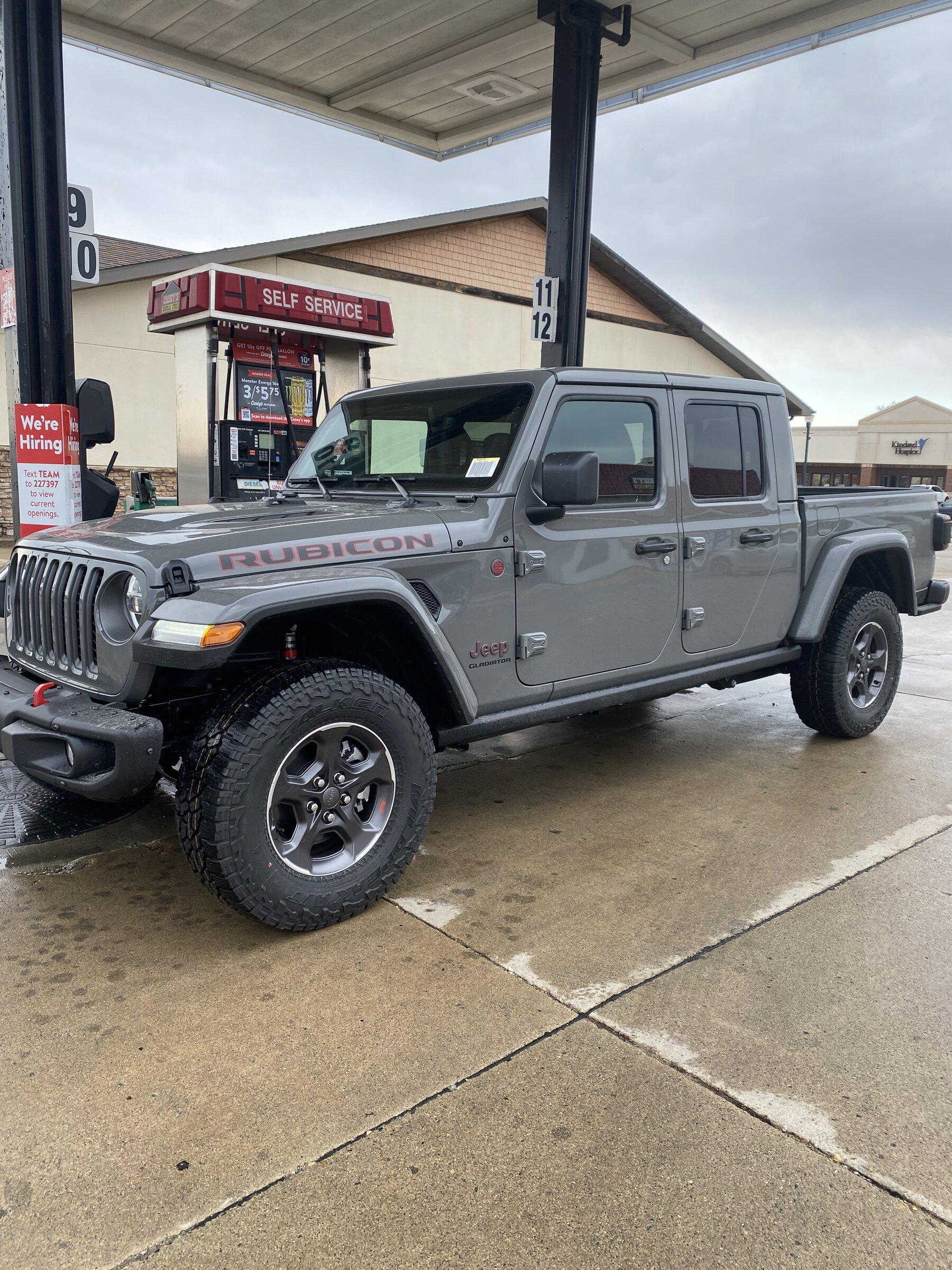 Jeep Gladiator STING GRAY Gladiator JT Club 97C9FA74-FDC3-4302-A9FD-0505405EB680