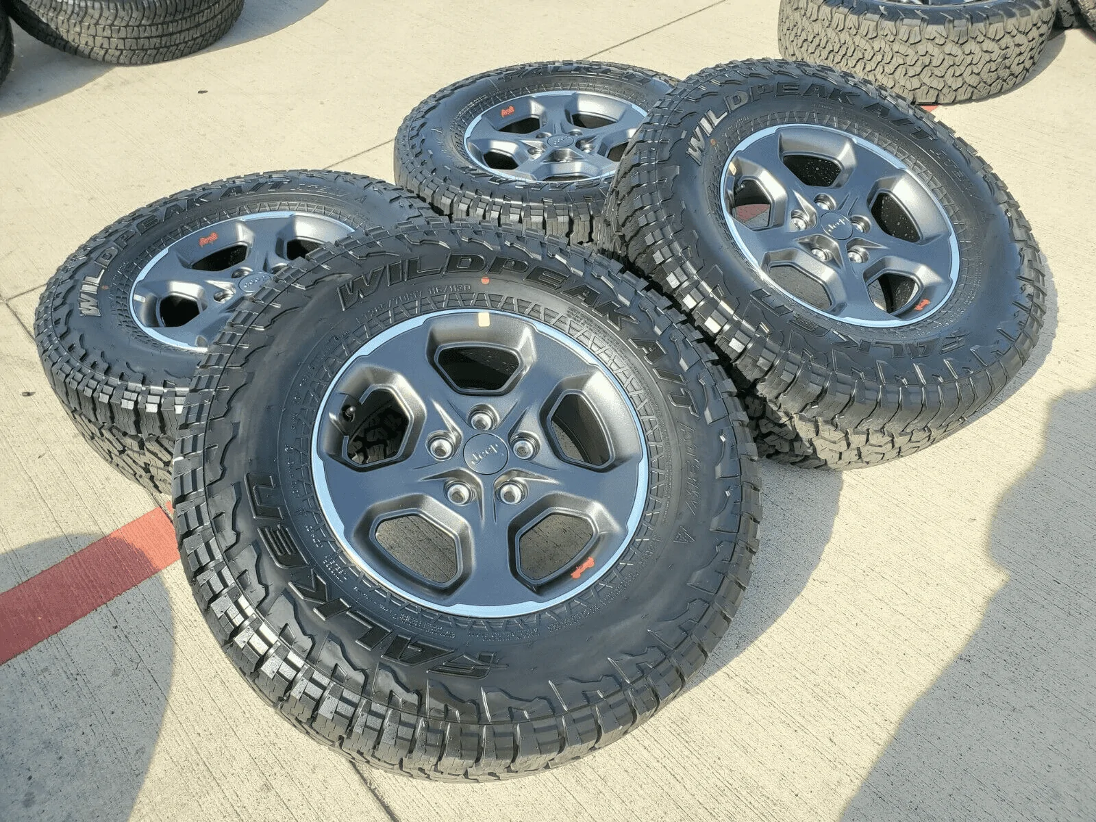 Jeep Gladiator Stock 2021 Rubicon Wheel and Tires 1649201193903