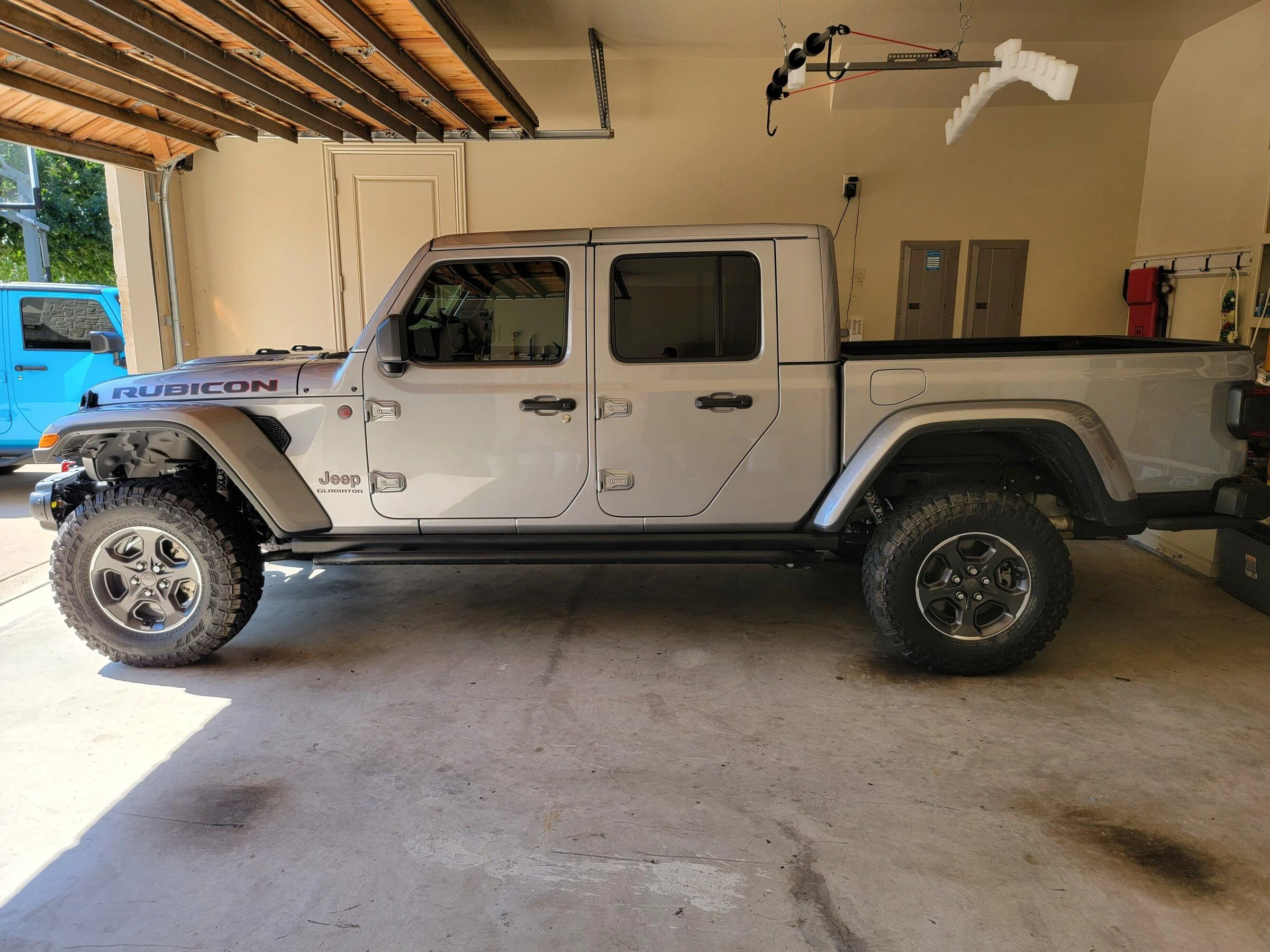 Jeep Gladiator How hard have you pushed your stock Gladiator? 33tires_2lift