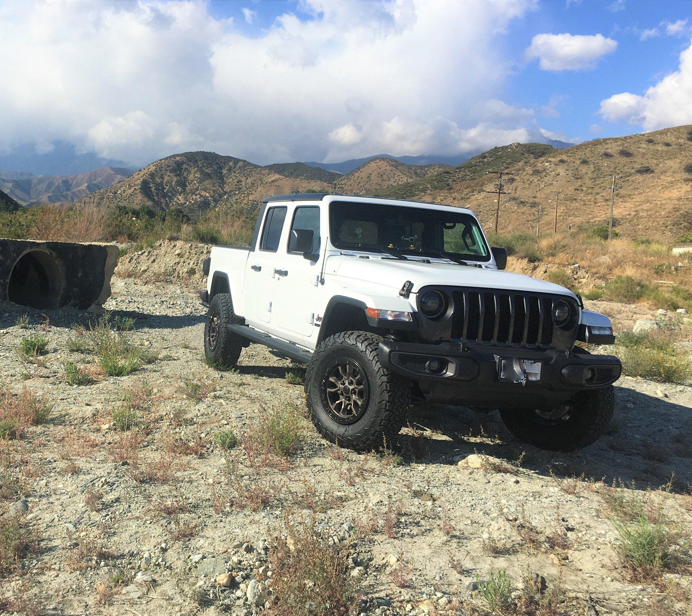 Jeep Gladiator Let's Share Data: Best 33-36" Diameter A/T or R/T for MPG black lugs and Canyon.JPG