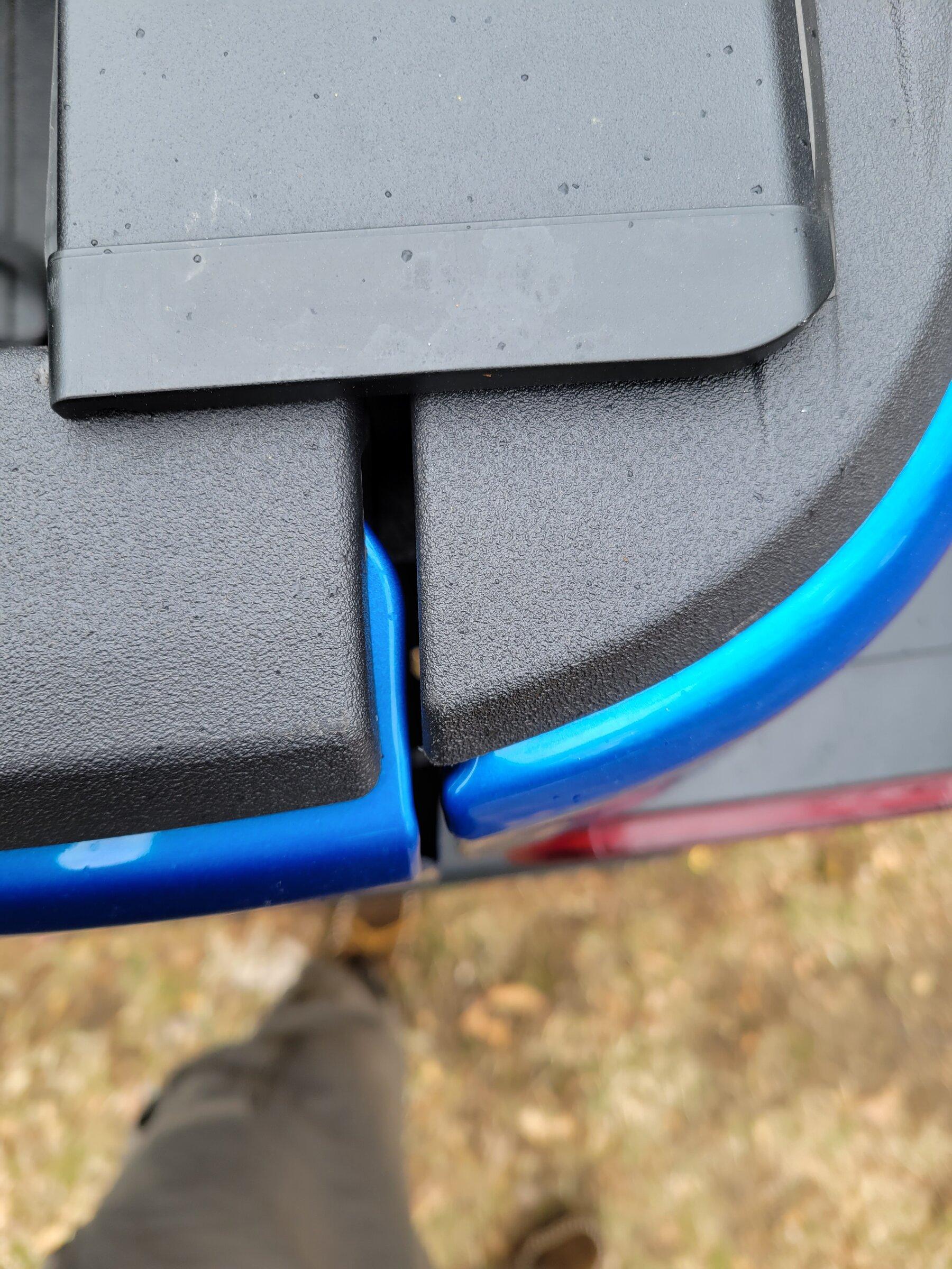 Jeep Gladiator Rear tailgate closure 20220406_143657