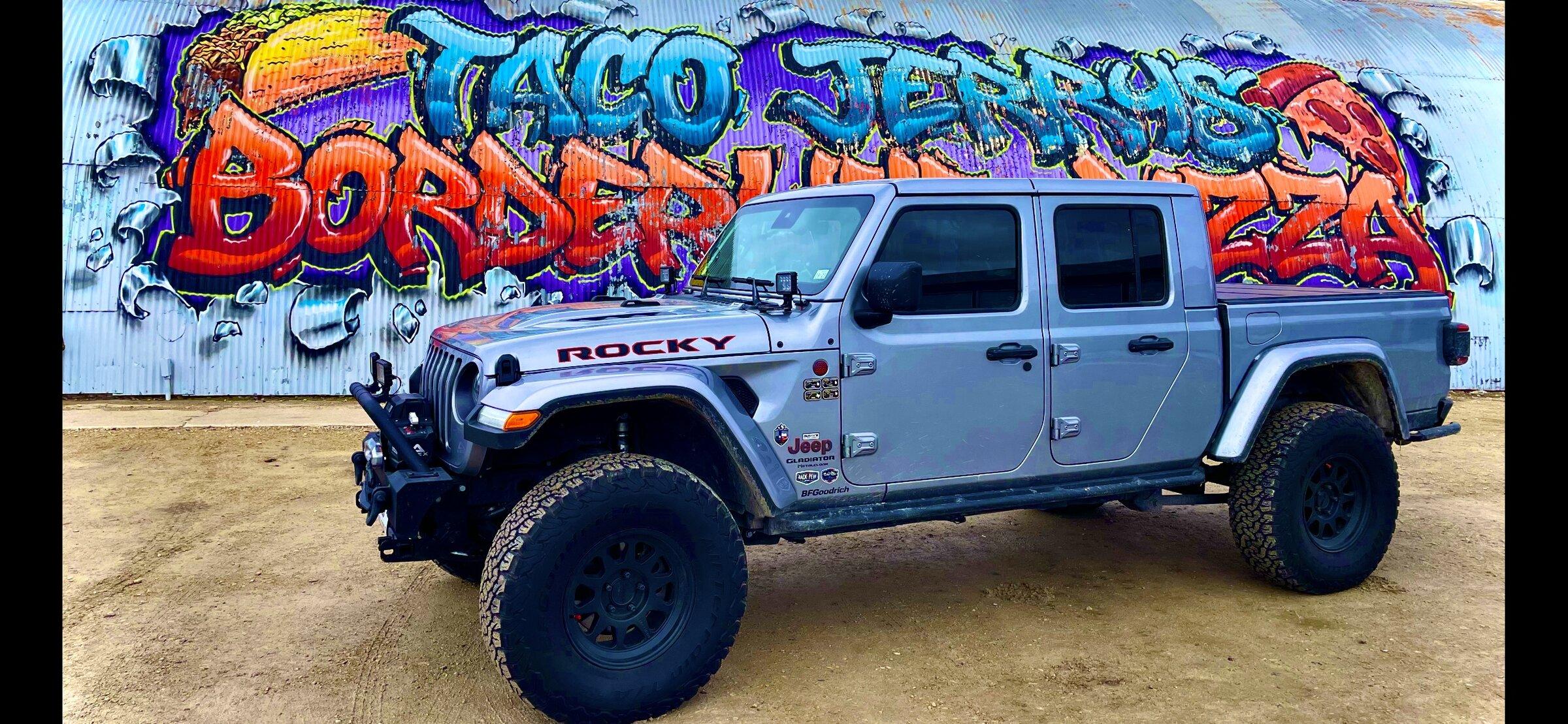 Jeep Gladiator Gladiator Glamour Shots 8637B89F-63EF-4D0B-AAC1-A6CB53181C20_1_201_a