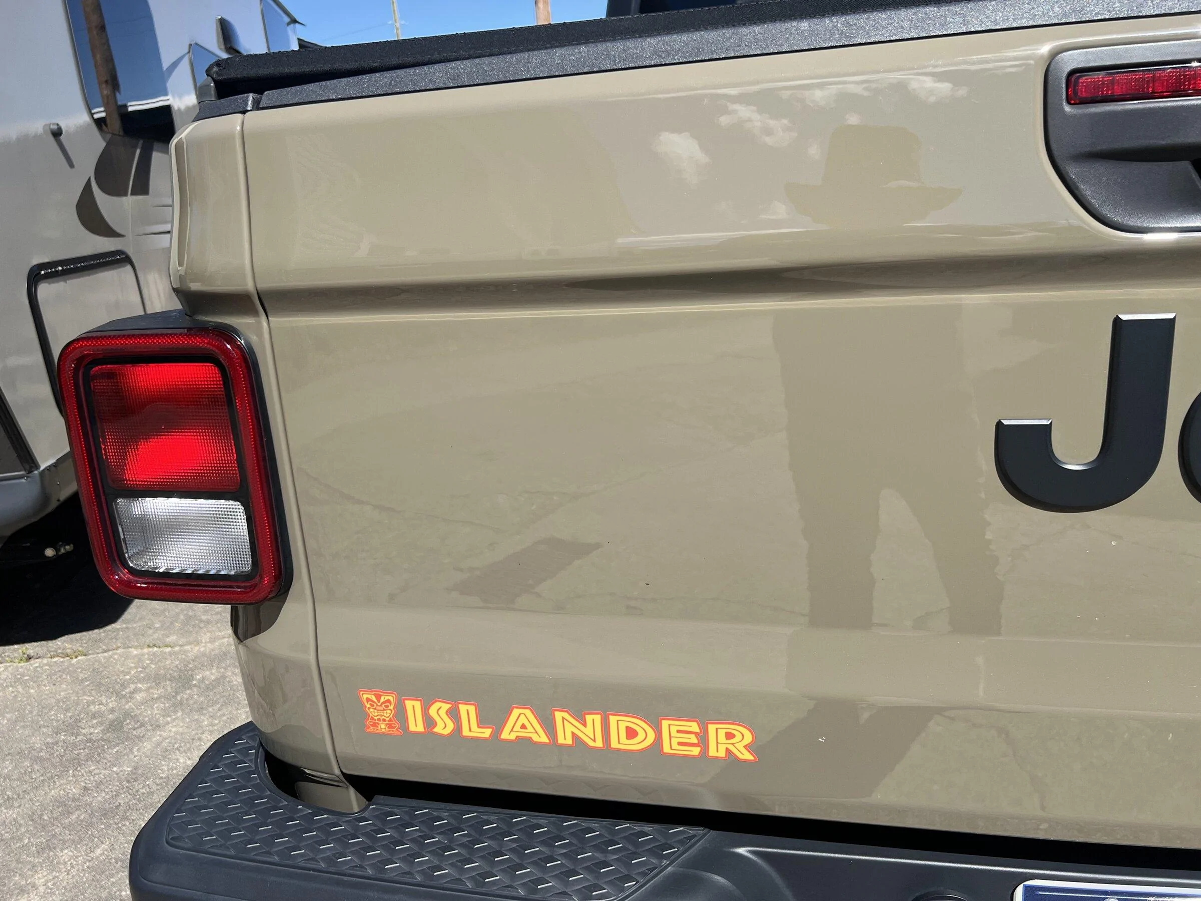 Jeep Gladiator Stickers and decal pics! 506D7D95-DE78-49DA-AE98-7F92E73633C0