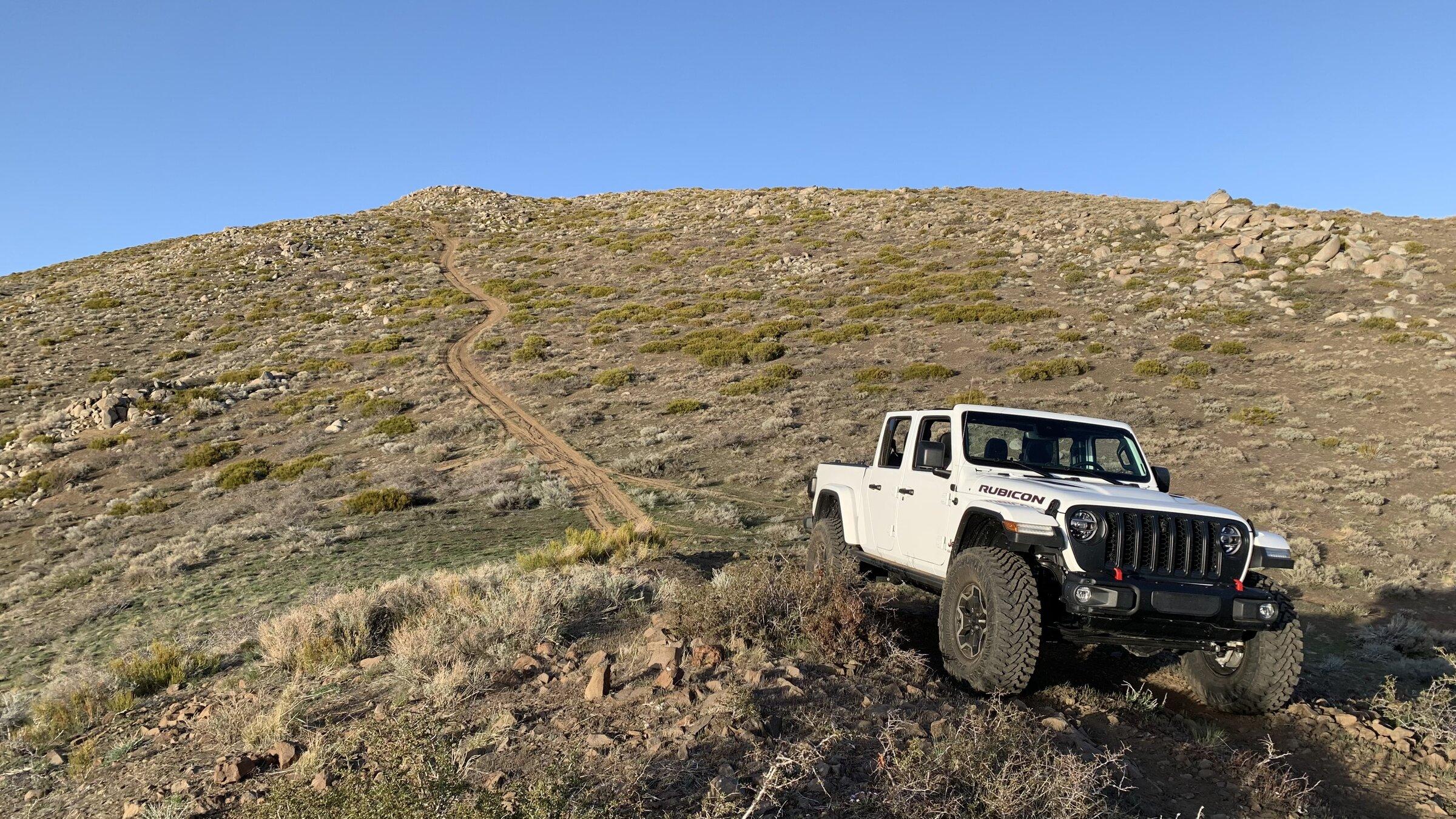 Jeep Gladiator BRIGHT WHITE Gladiator JT Club 351F589F-9E86-4285-BAC5-8713F4299FBE