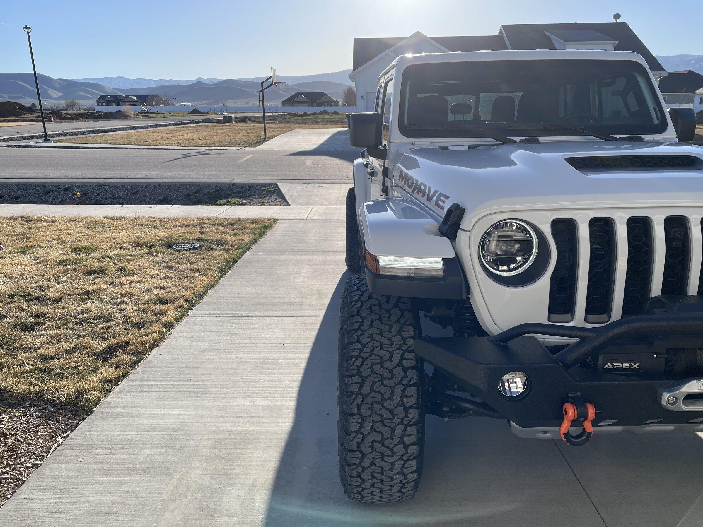 Jeep Gladiator MOJAVE Edition Gladiator JT Club 262977AE-00C9-4383-98F2-5160D8F52064
