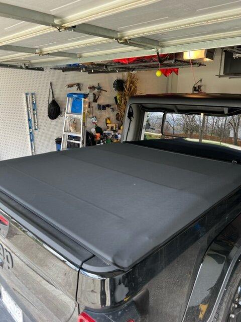 Jeep Gladiator Mopar Soft roll-upTonneau Cover image2