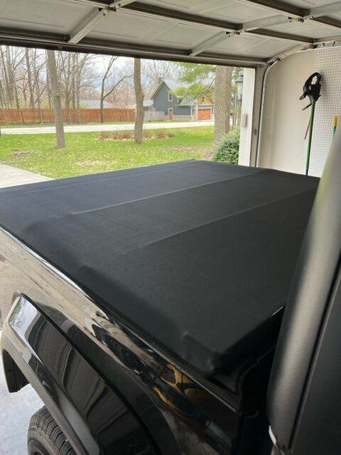 Jeep Gladiator Mopar Soft roll-upTonneau Cover image3