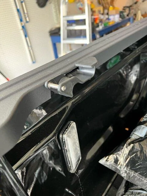 Jeep Gladiator Mopar Soft roll-upTonneau Cover image6