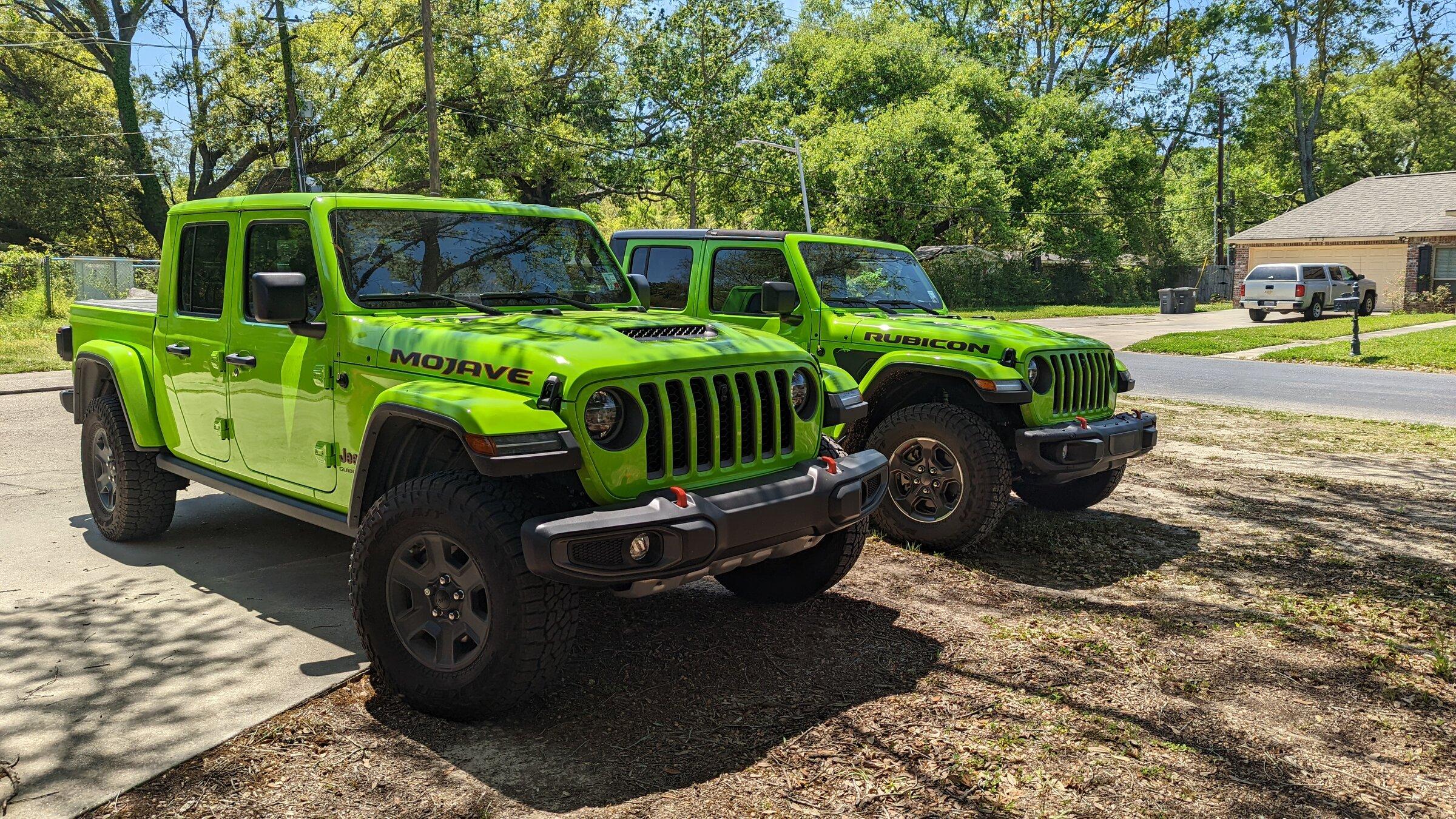 Jeep Gladiator Jeeps Parking Next To Jeeps PXL_20220408_190047522
