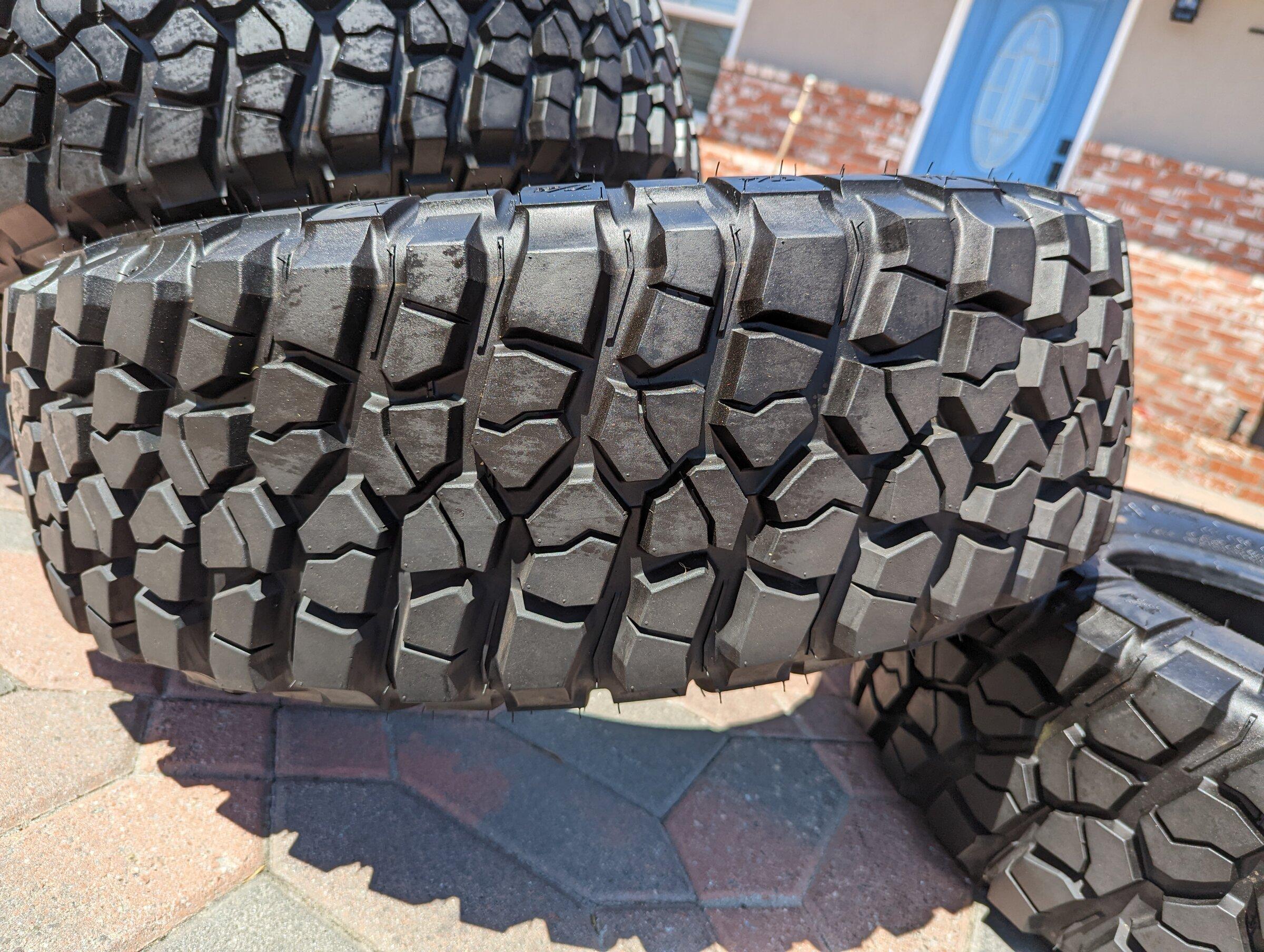 Jeep Gladiator BF Goodrich KM2 (Set of 5) LT255/75R17 PXL_20220408_202901623