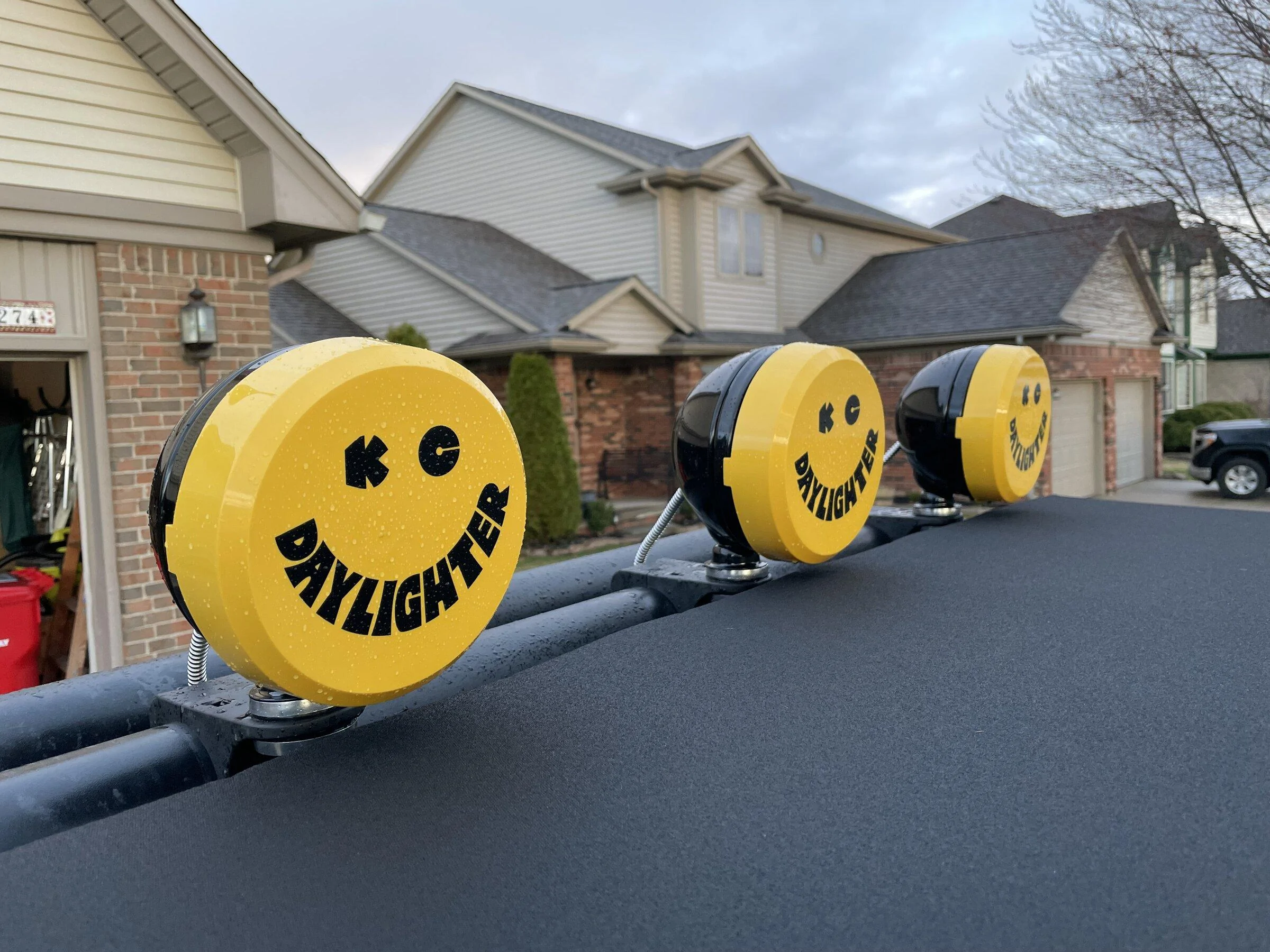 Jeep Gladiator KC Daylighters Yellow Covers