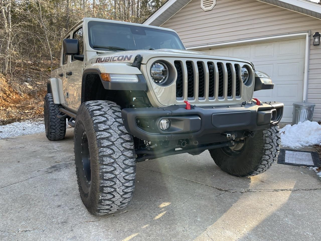 Jeep Gladiator Photo challenge.. Show me your Gladiator in your garage. 093E984E-7549-4197-A824-8953602C522C