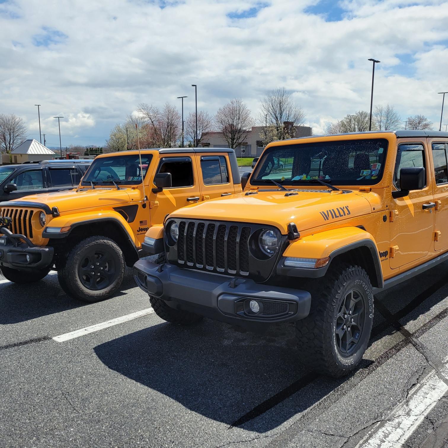 Jeep Gladiator Jeeps Parking Next To Jeeps 20220409_122715_resized