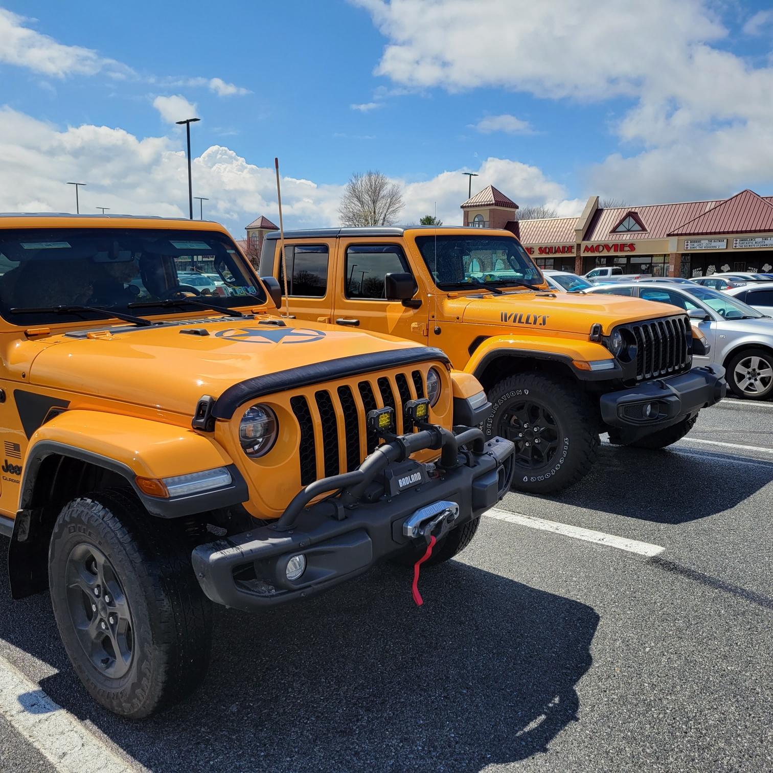 Jeep Gladiator Jeeps Parking Next To Jeeps 20220409_122732_resized