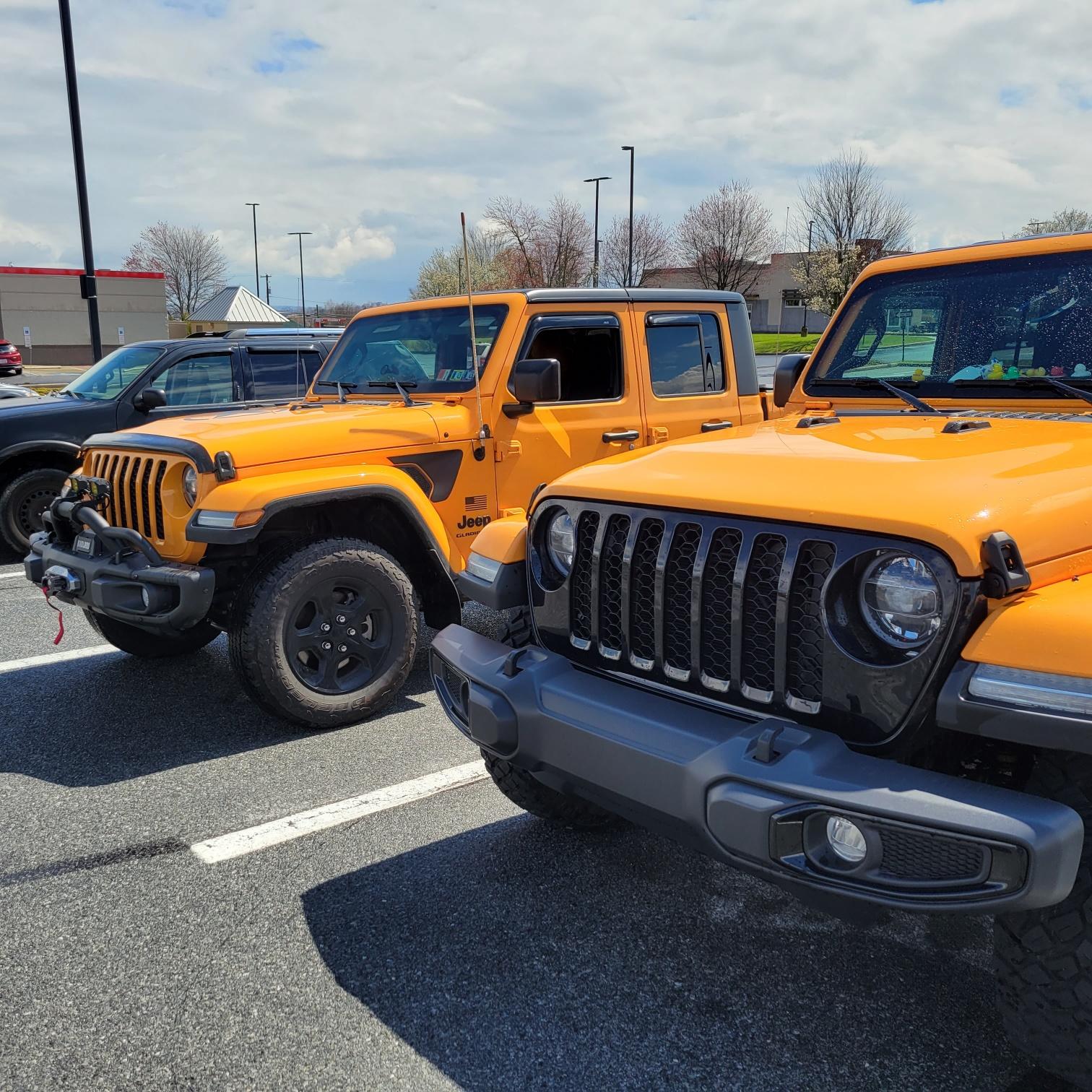 Jeep Gladiator Jeeps Parking Next To Jeeps 20220409_122757_resized