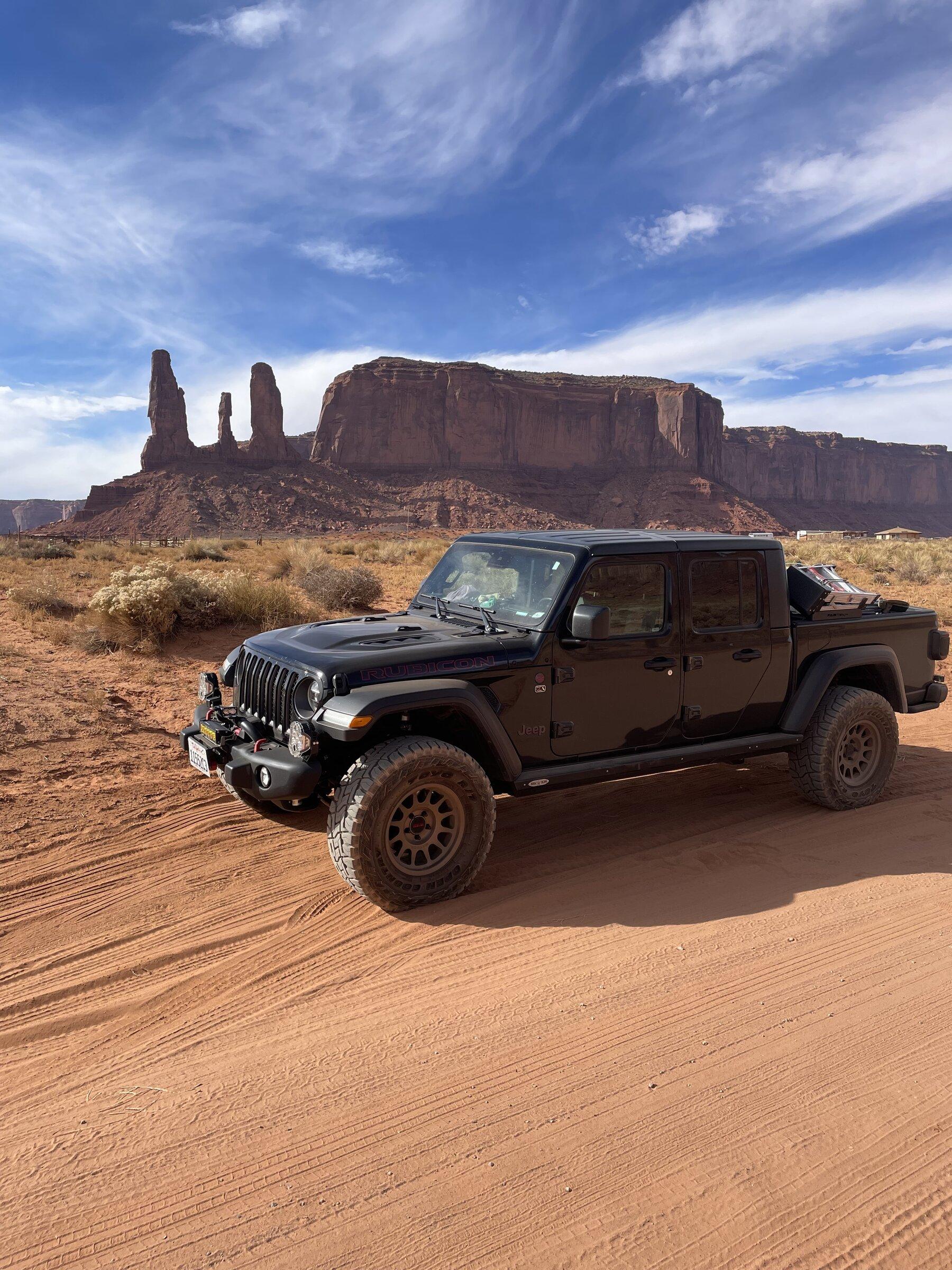 Jeep Gladiator BLACK Gladiator JT Club F45BE2EB-7AA5-4D33-BC3C-629D8B4D9ED0