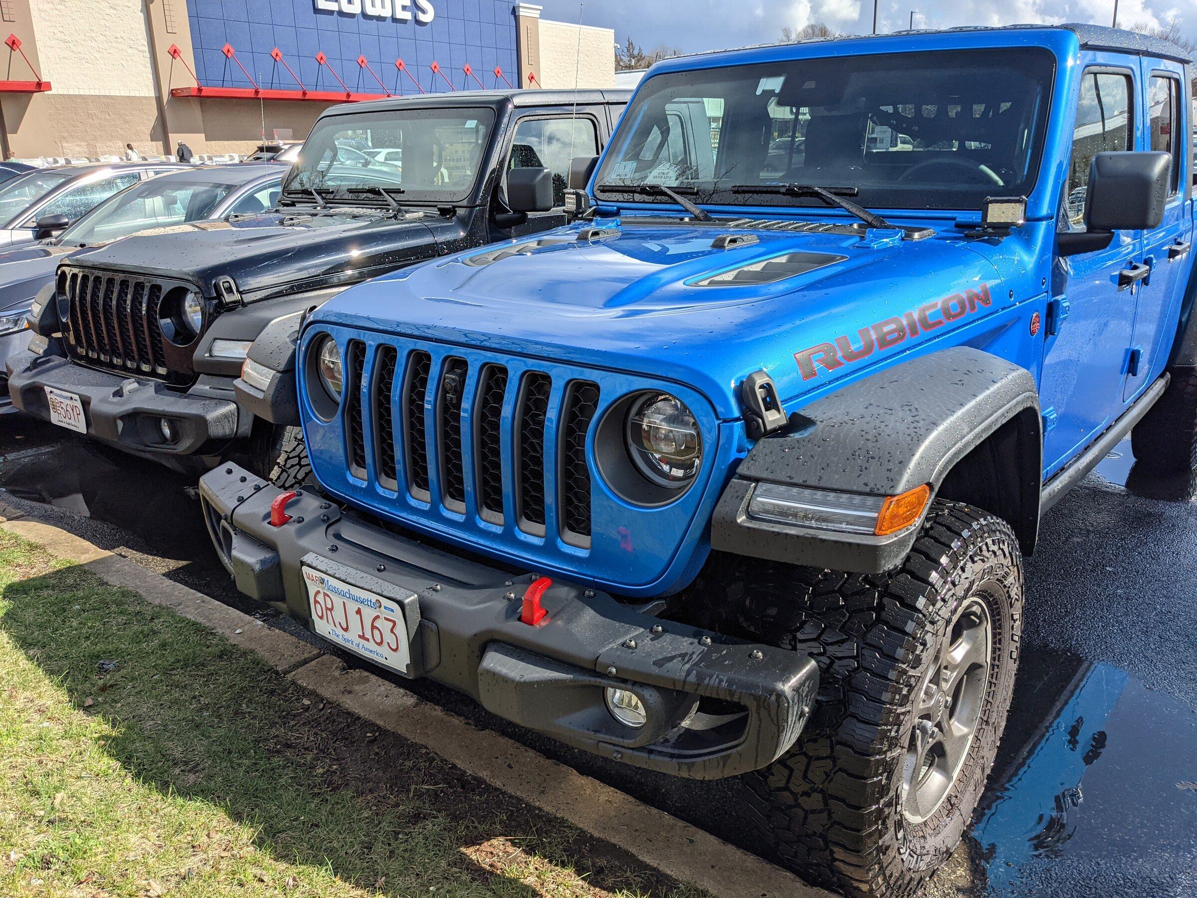 Jeep Gladiator Jeeps Parking Next To Jeeps PXL_20220409_193011426.MP