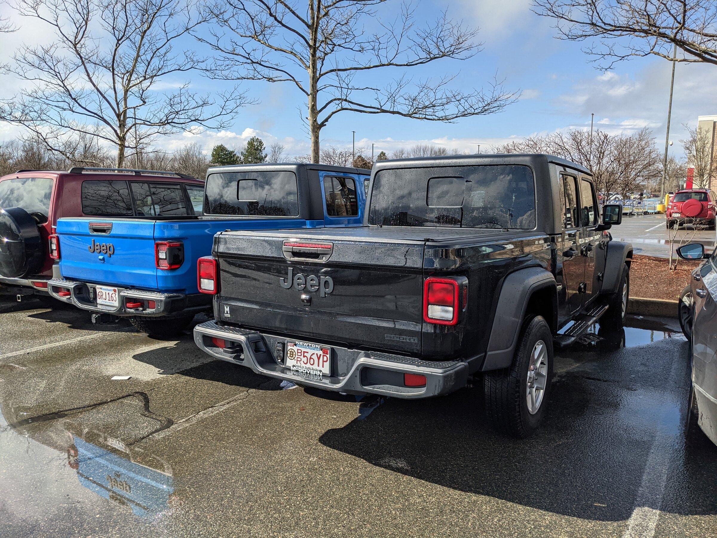 Jeep Gladiator Jeeps Parking Next To Jeeps PXL_20220409_193031522