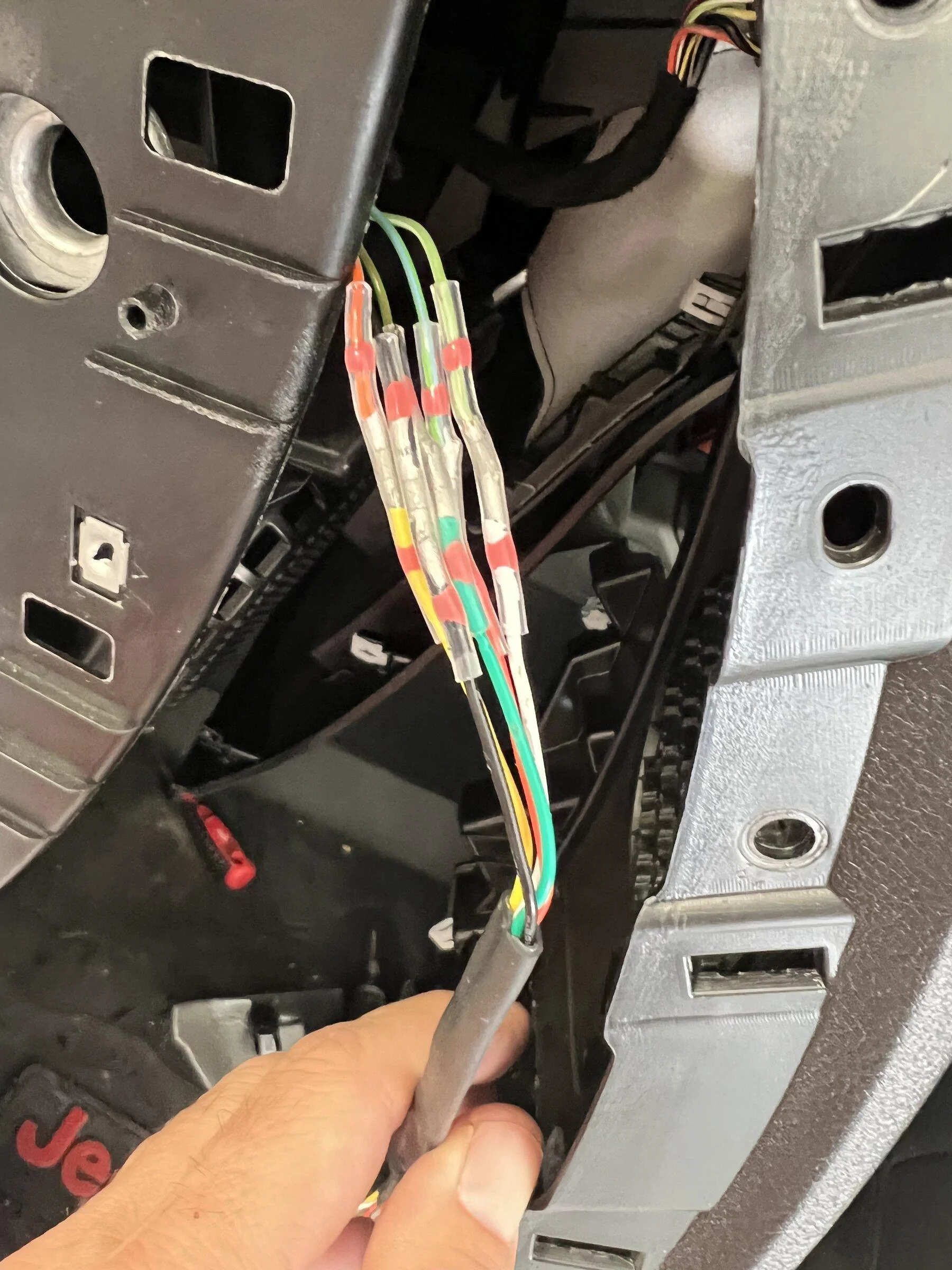 Jeep Gladiator Looking for 8 pin connector - 115v bed outlet 45E2913F-27A5-4AEB-8A87-251E54AFCFBB