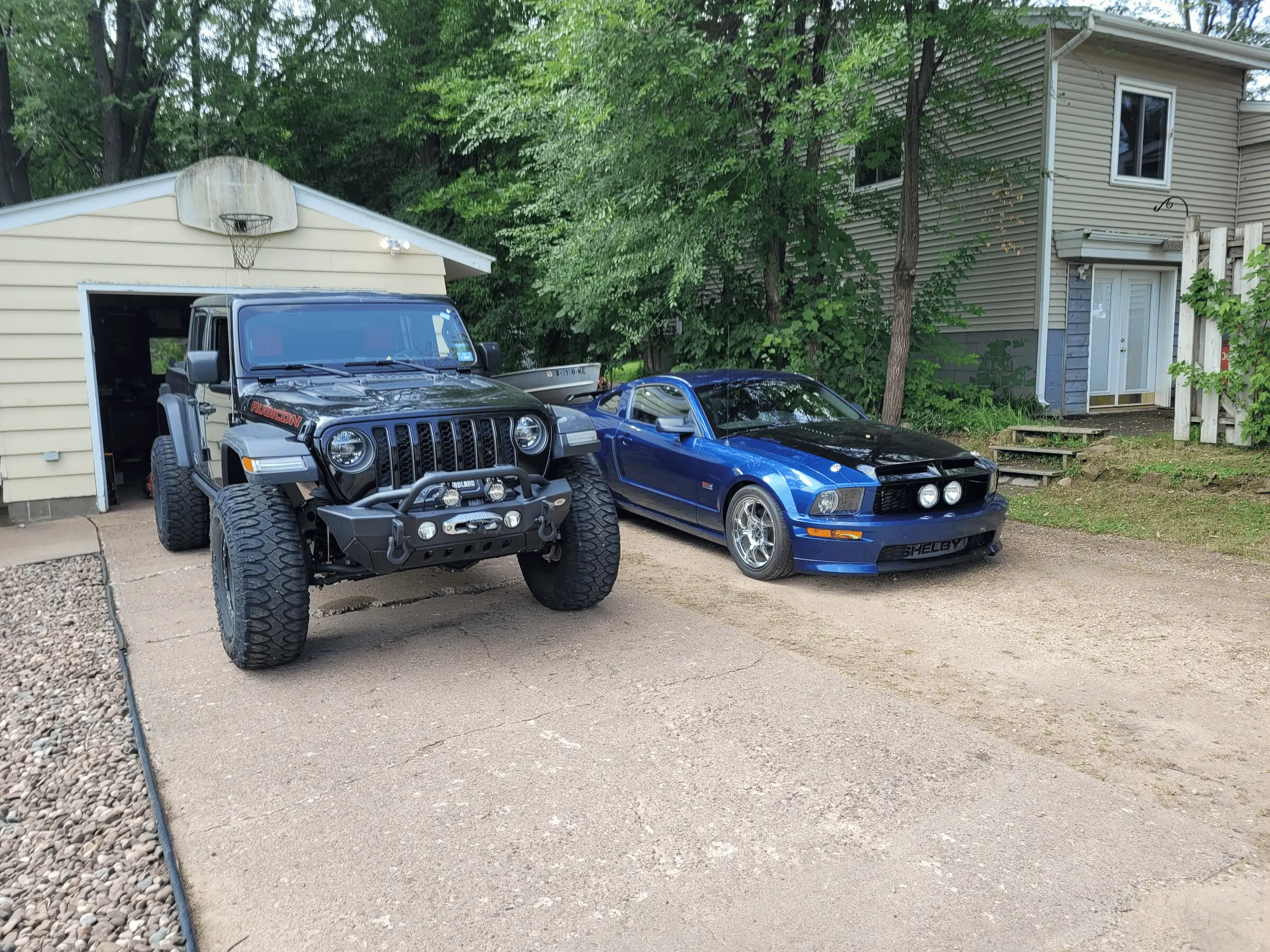 Jeep Gladiator To trade or not, what would you do......... 1649566505449
