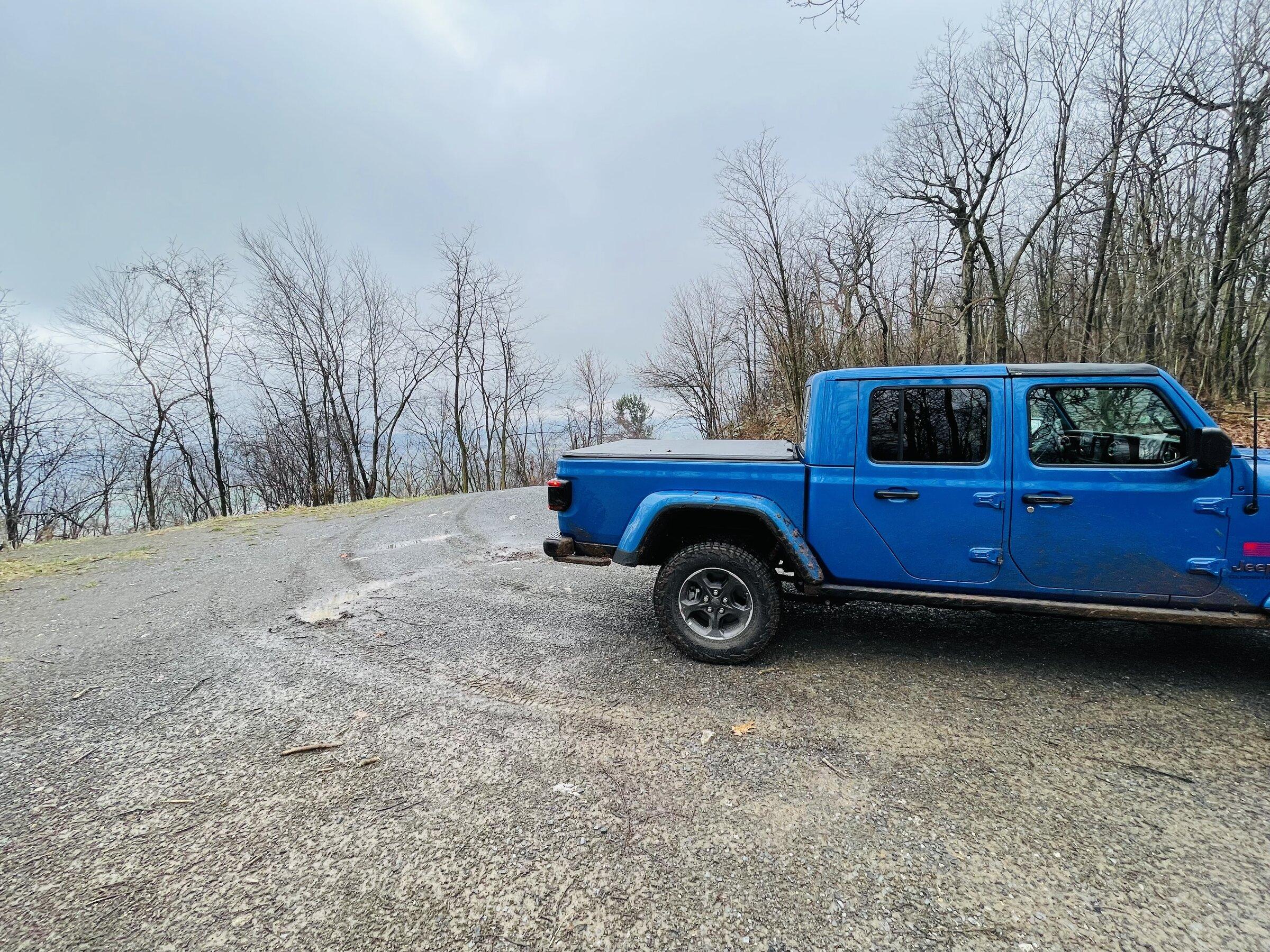 Jeep Gladiator HYDRO BLUE PEARL Gladiator JT Club F231111F-B9D1-49B1-9100-7B461EC8E2AB