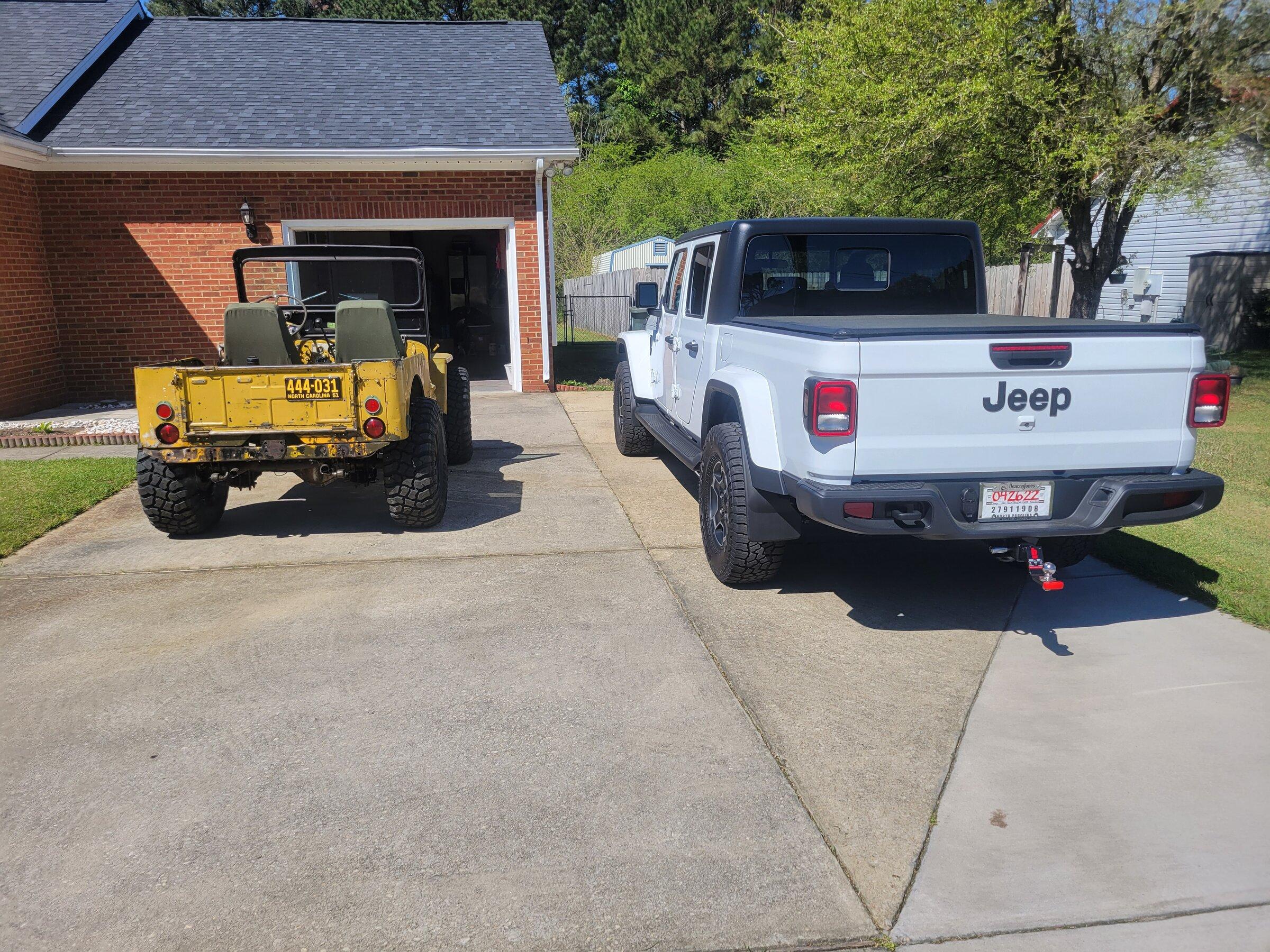 Jeep Gladiator Old and new. 20220410_110038
