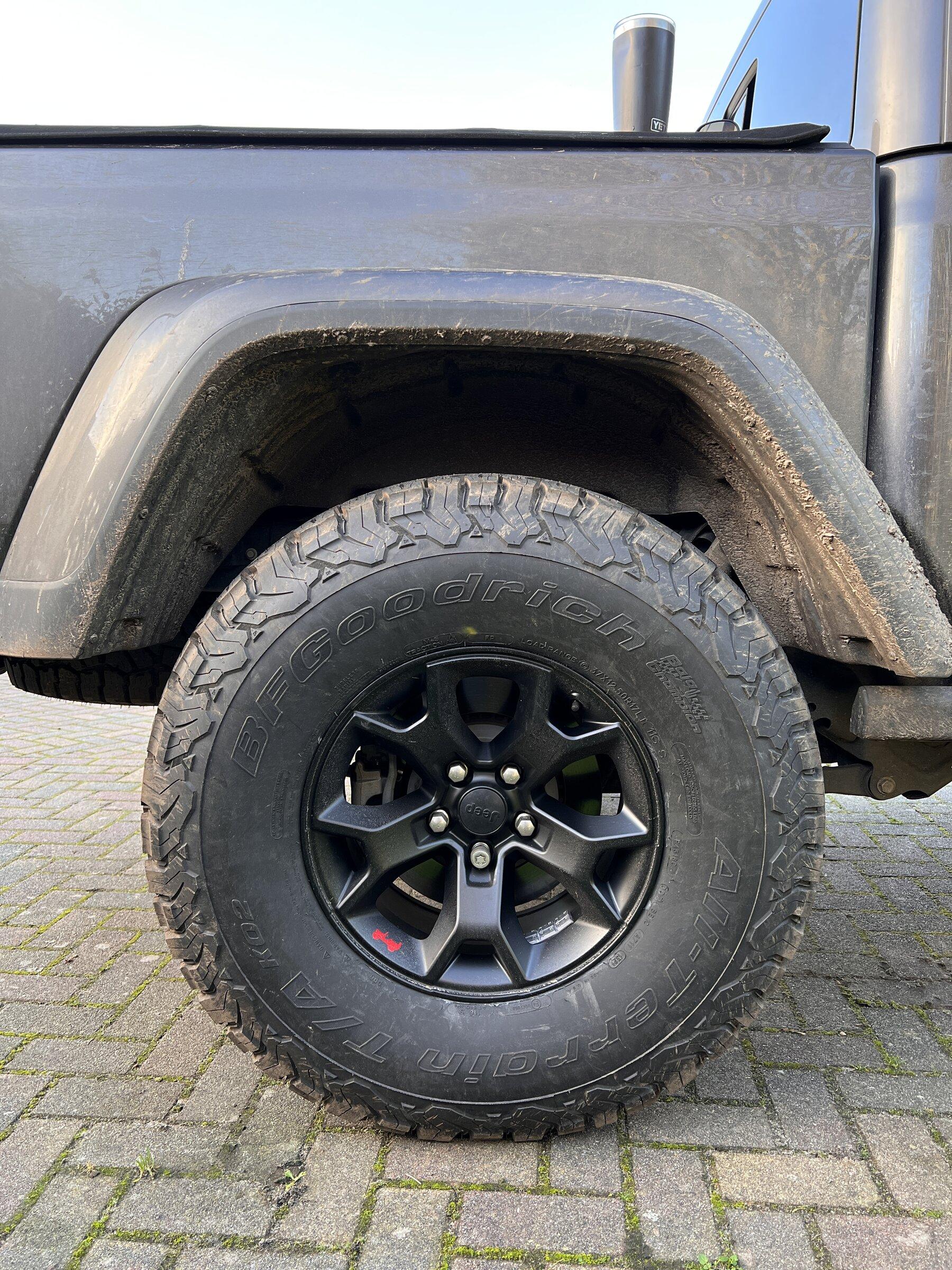 Jeep Gladiator SHOW ME YOUR WHEELS! 2BCFCC26-78C9-4796-97AC-4CCB480B2A9F