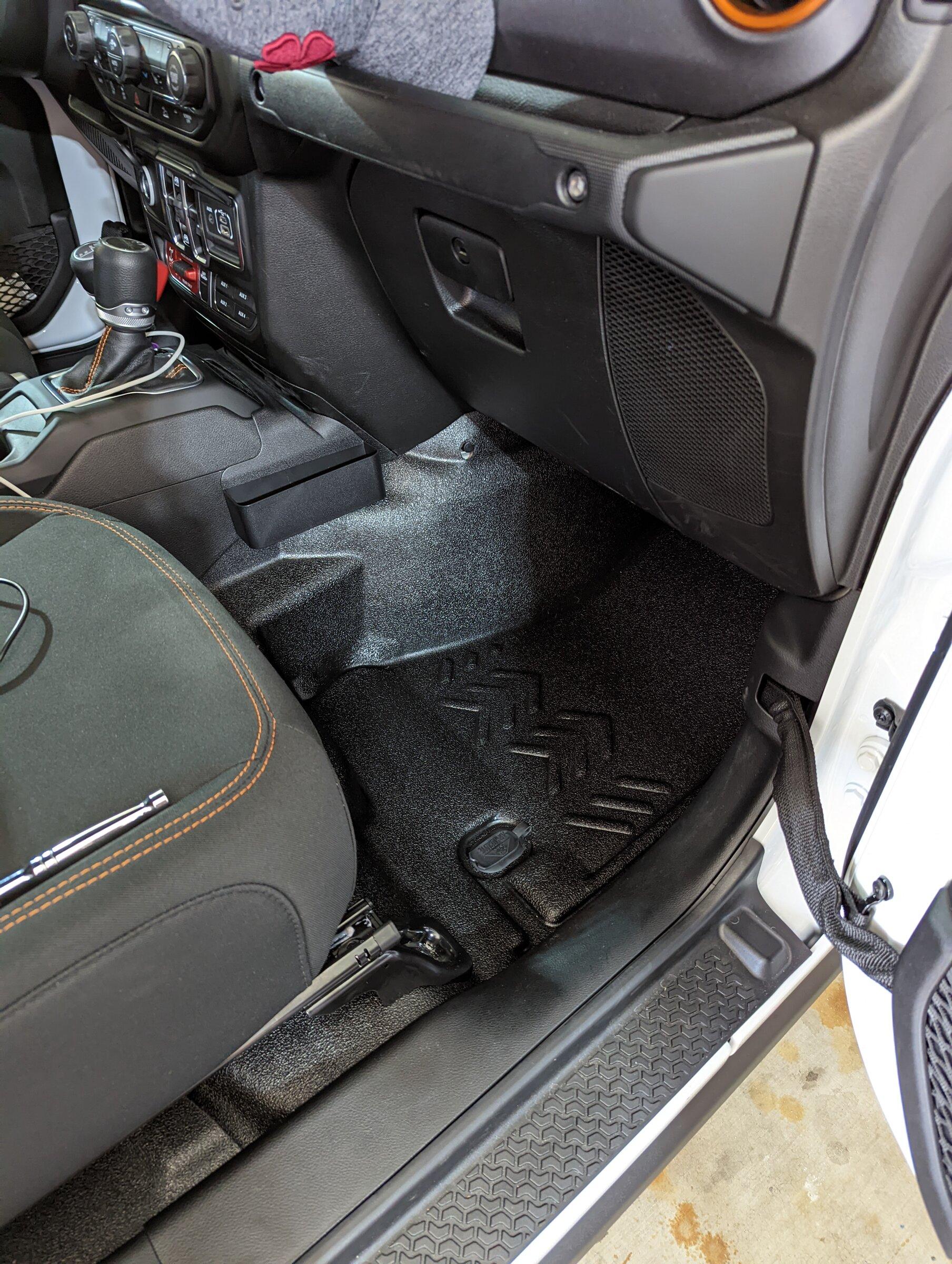 Jeep Gladiator Armorlite all weather floor replacement PXL_20220410_214331901