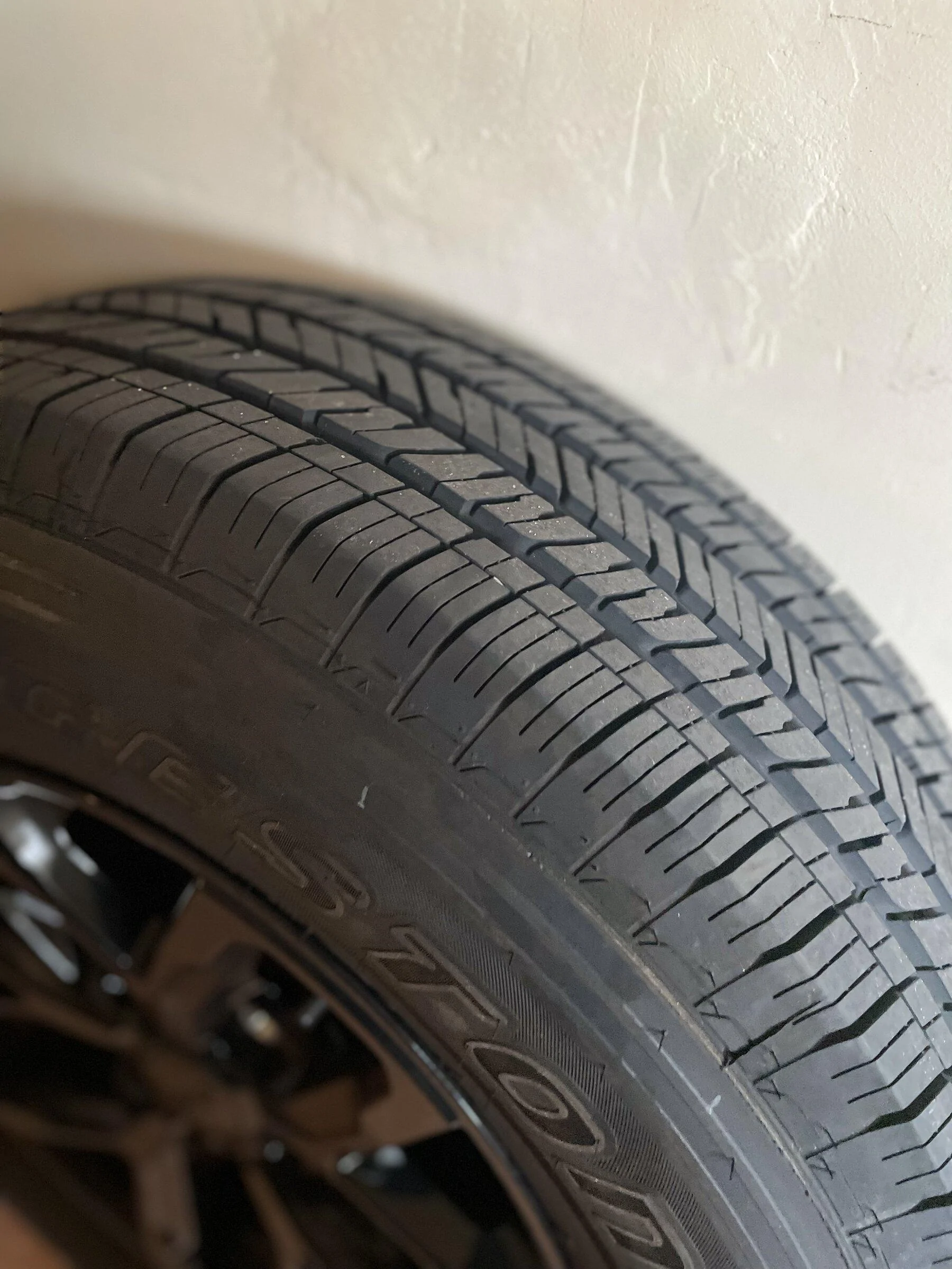 Jeep Gladiator 2021 sport S wheel and tire take offs for sale 0D9623CC-9125-4E82-839D-B6AEDE5A7189