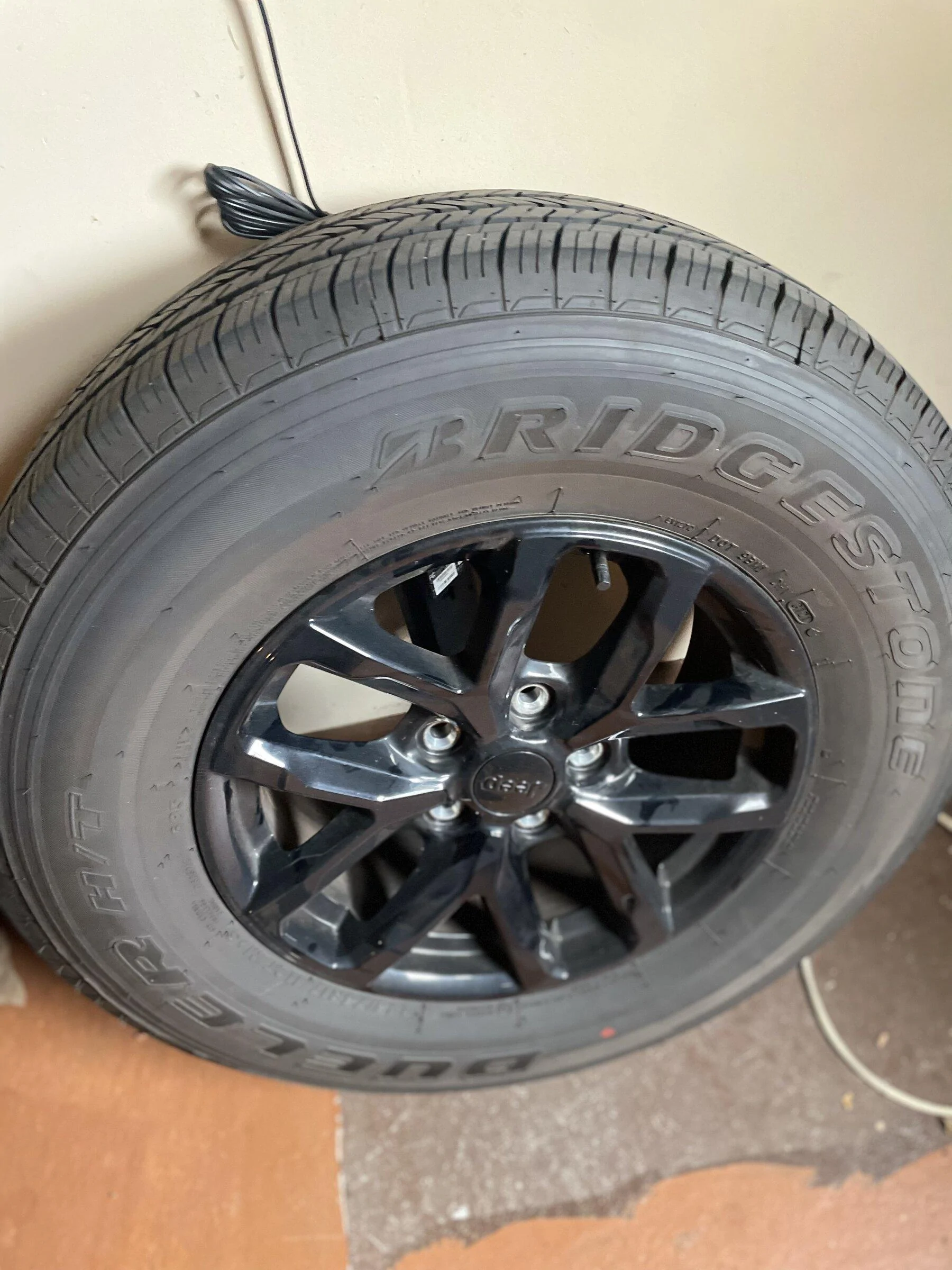 Jeep Gladiator 2021 sport S wheel and tire take offs for sale 74D79302-D06D-4E22-B955-A05EAFB72E01
