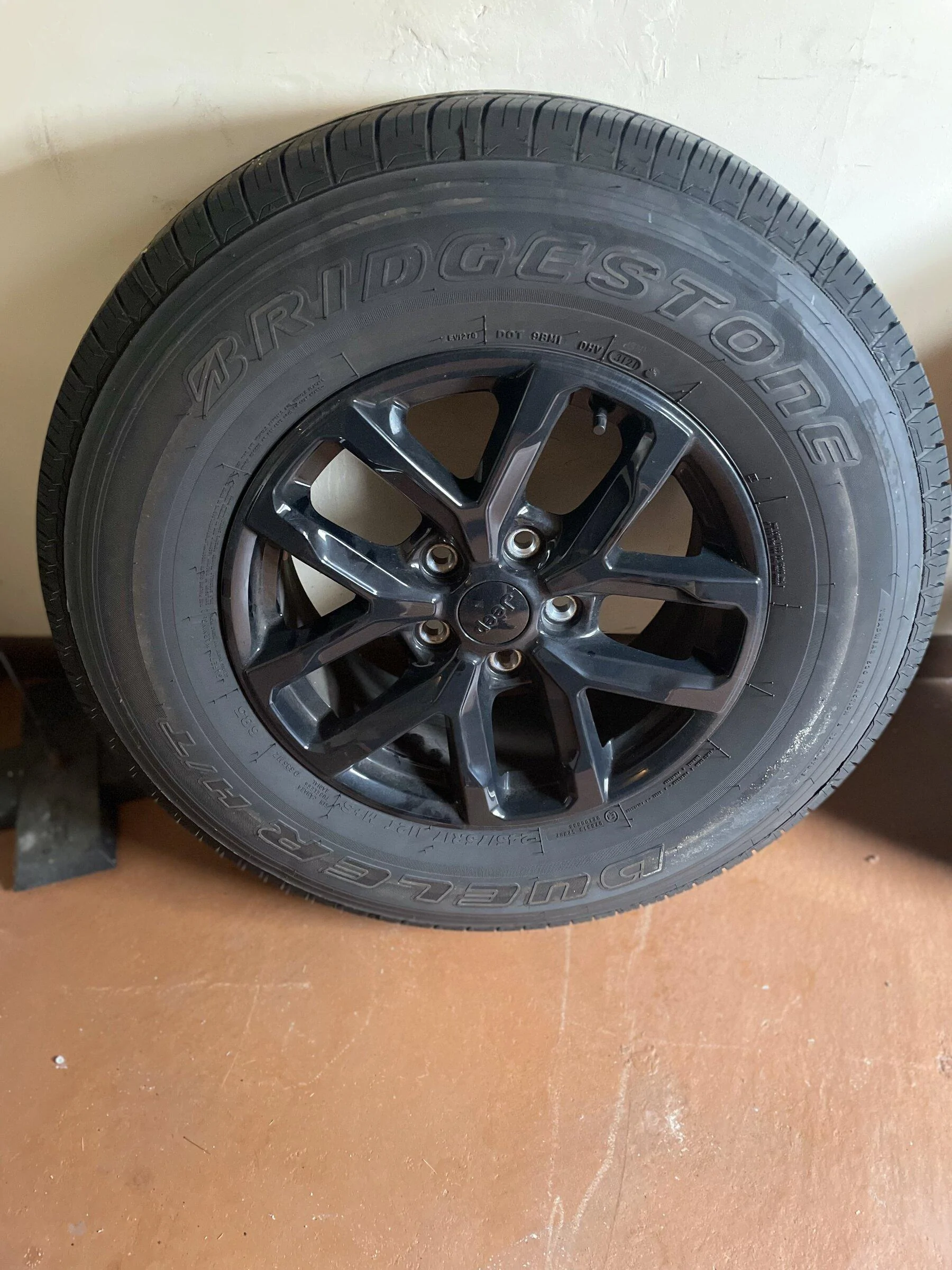 Jeep Gladiator 2021 sport S wheel and tire take offs for sale 520C3F42-DB6F-4532-8734-629970B2F62F