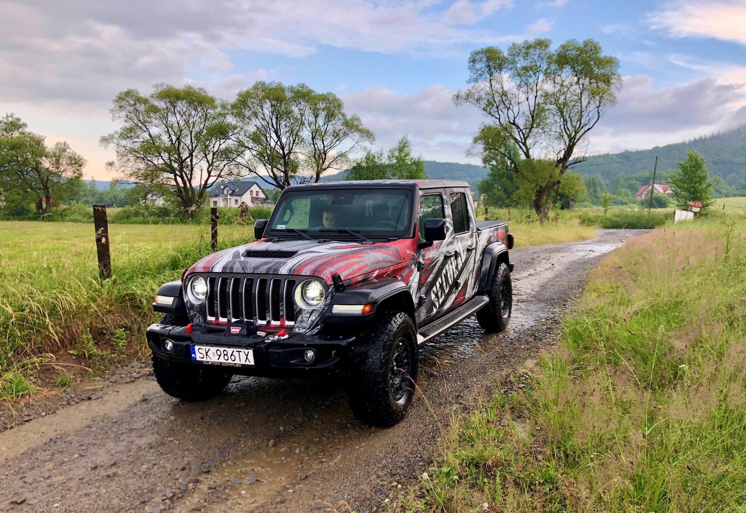 Jeep Gladiator JT Diesel Snorkel Mojave hood