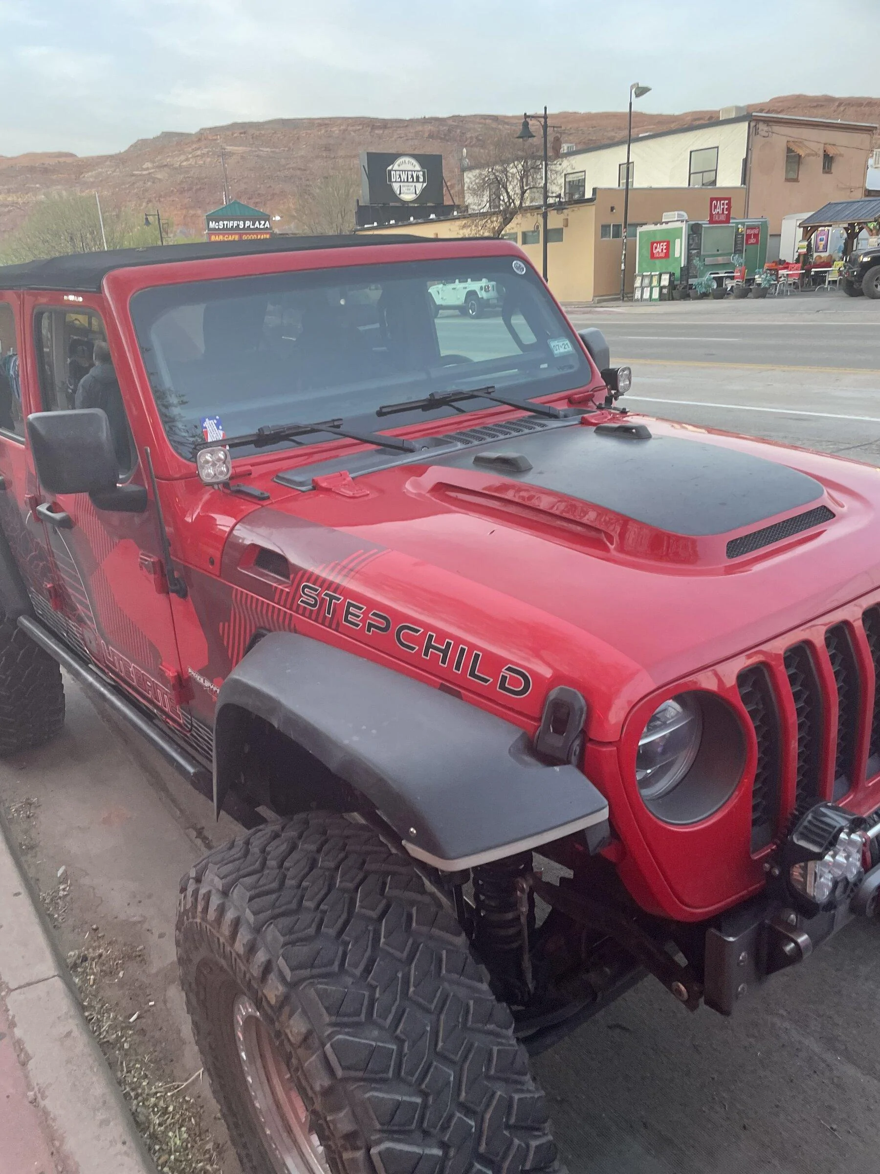 Jeep Gladiator Sarge Green Cali in Bakersfield CA 92523F27-A04C-4897-87AE-E3178874C804
