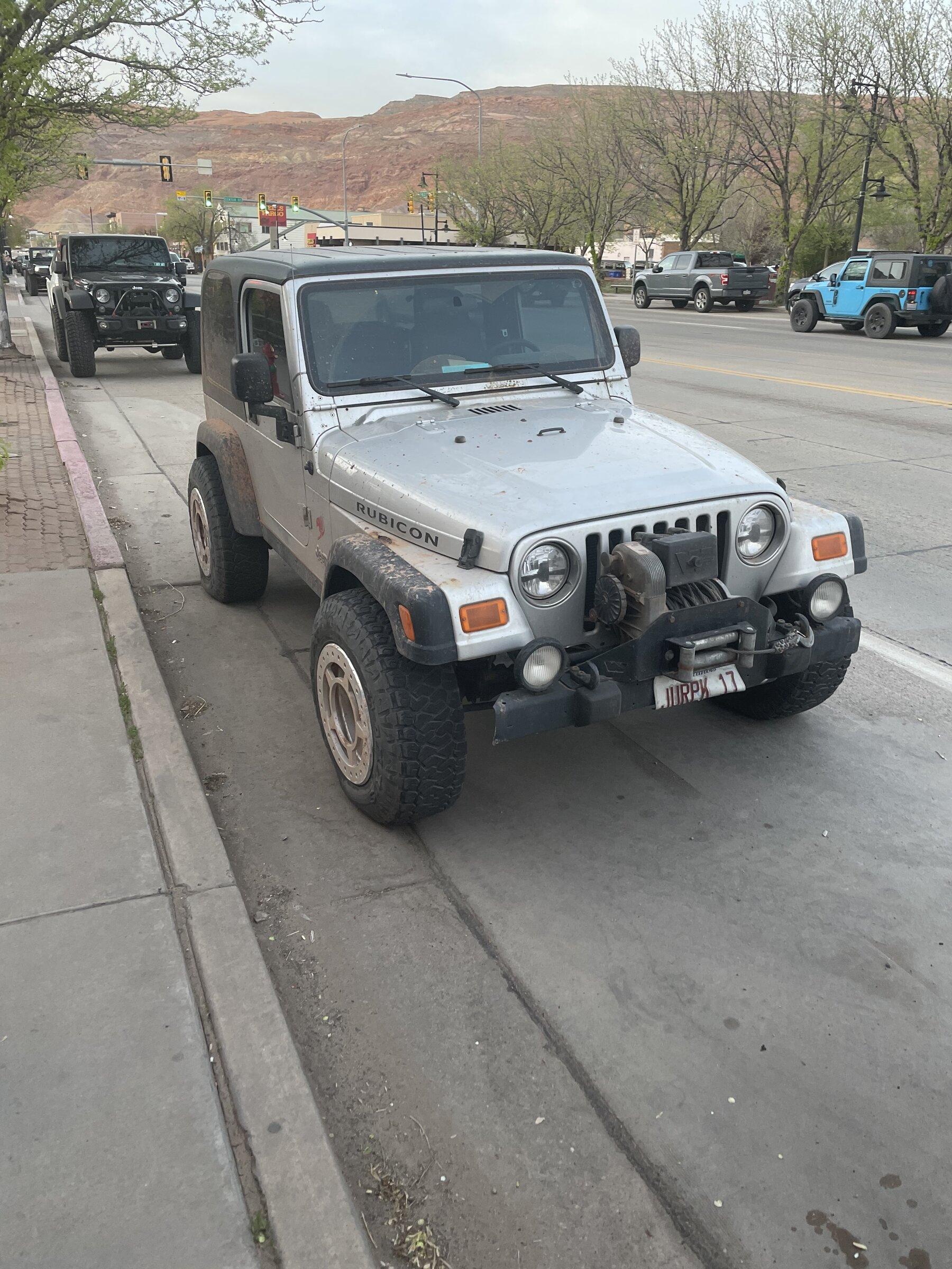 Jeep Gladiator Sarge Green Cali in Bakersfield CA 5C6AC4A8-7043-4416-AB20-31B08E93455C