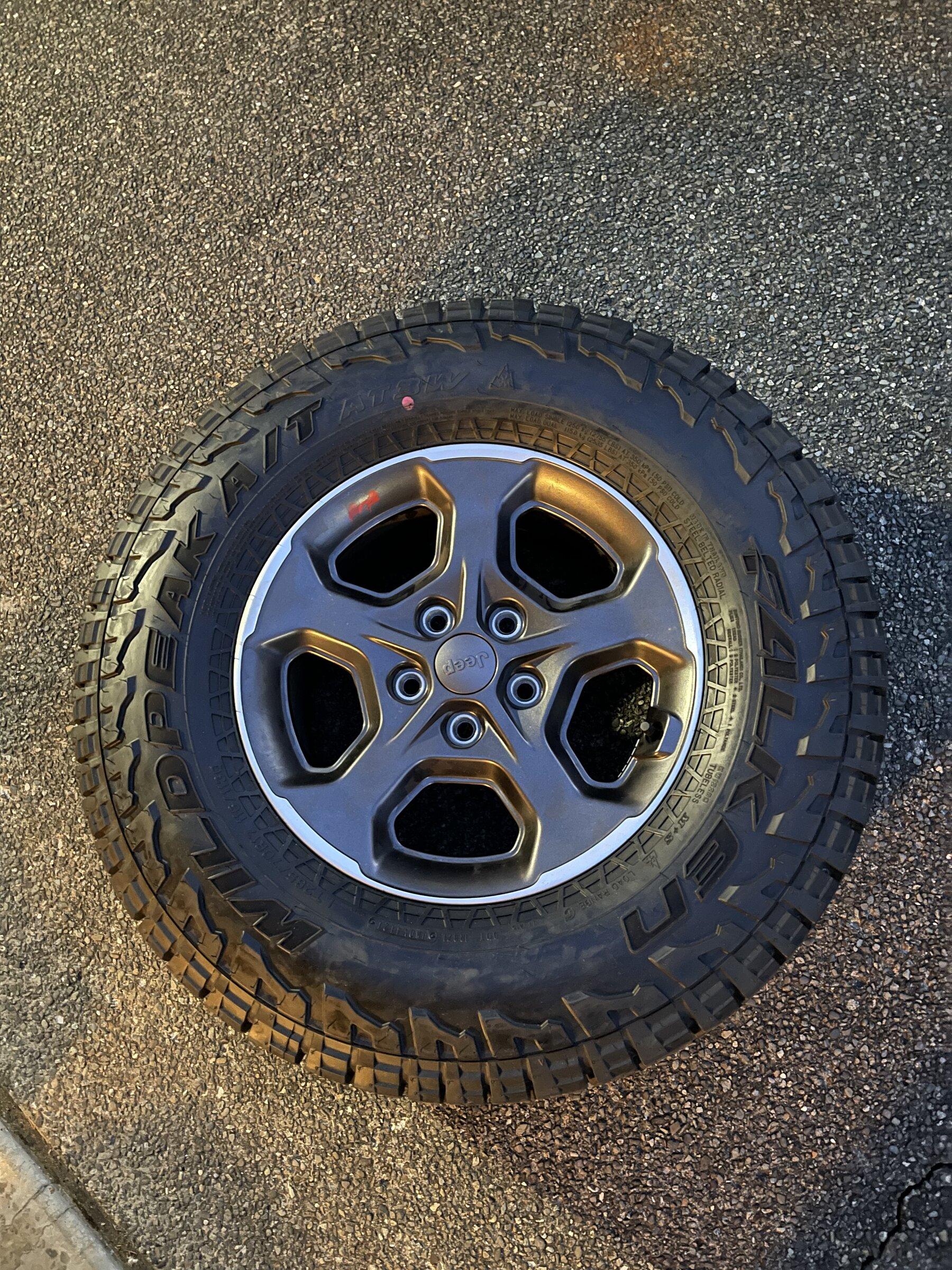 Jeep Gladiator Rubicon wheels and tires 00645EC0-5DE4-48F3-A23C-A2A17744F884