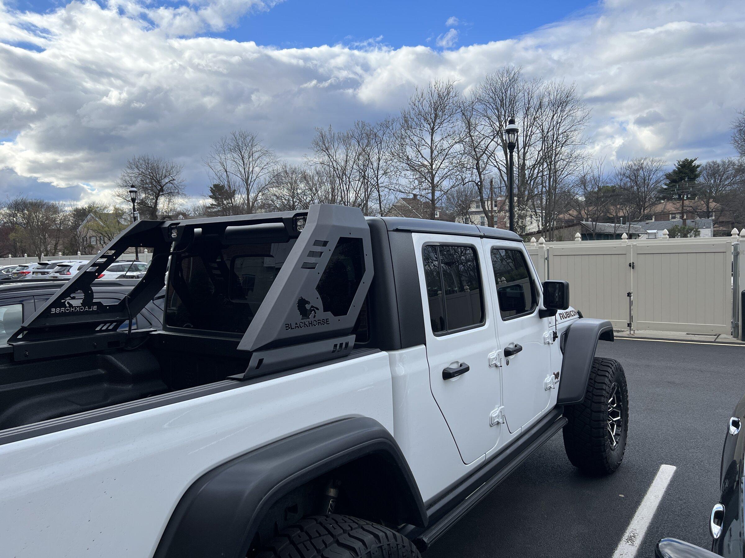 Jeep Gladiator Gladiator black Hardtop 3 piece DDF98DF3-9A94-4416-891D-1B9171086F65
